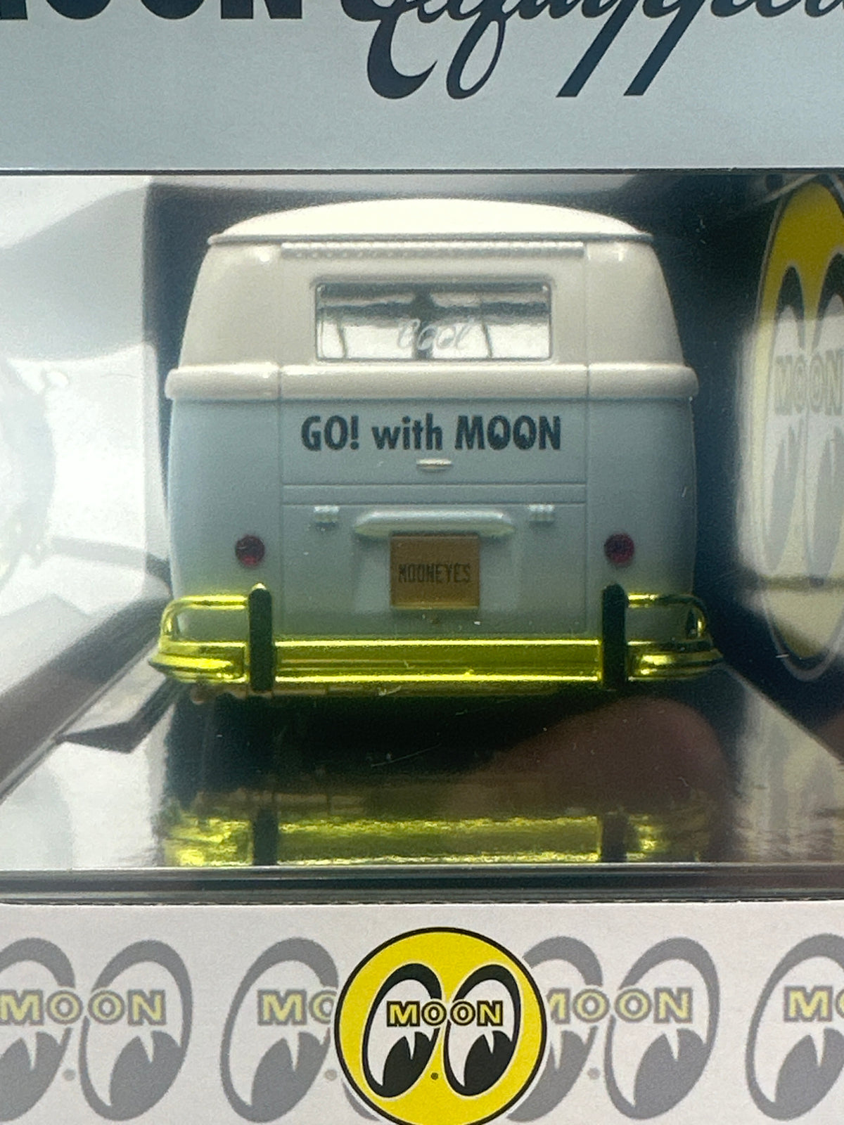 M2 Machines 1/24 CHASE 1960 VW Delivery Van Mooneyes R145