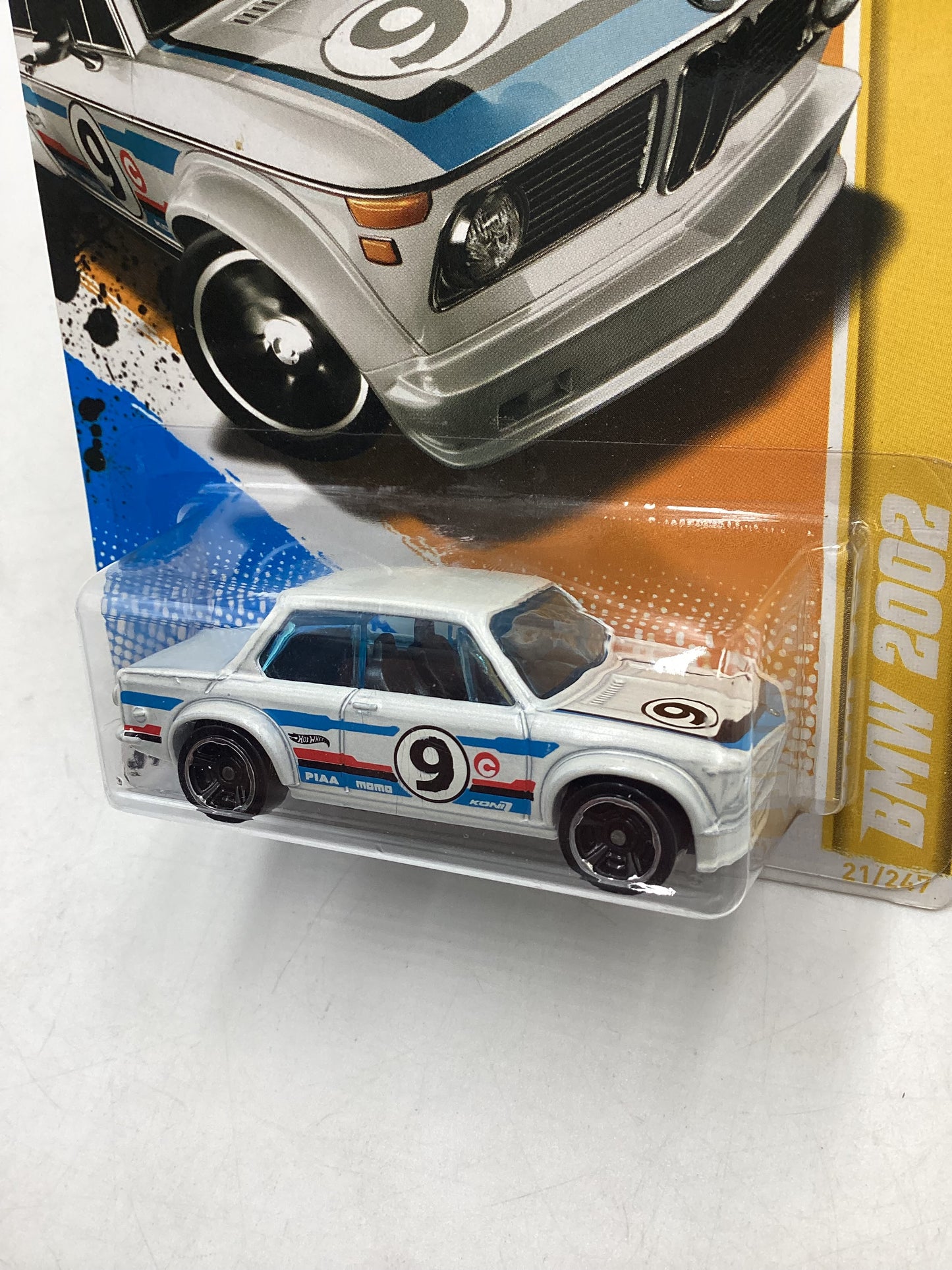 2012 Hot Wheels #021 BMW 2002 White 106H