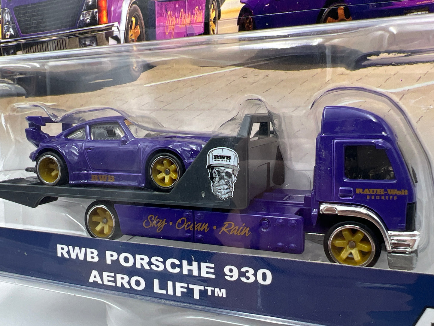 Hot Wheels Team Transport #17 RWB Porsche 930 & Aero Lift W/Protector