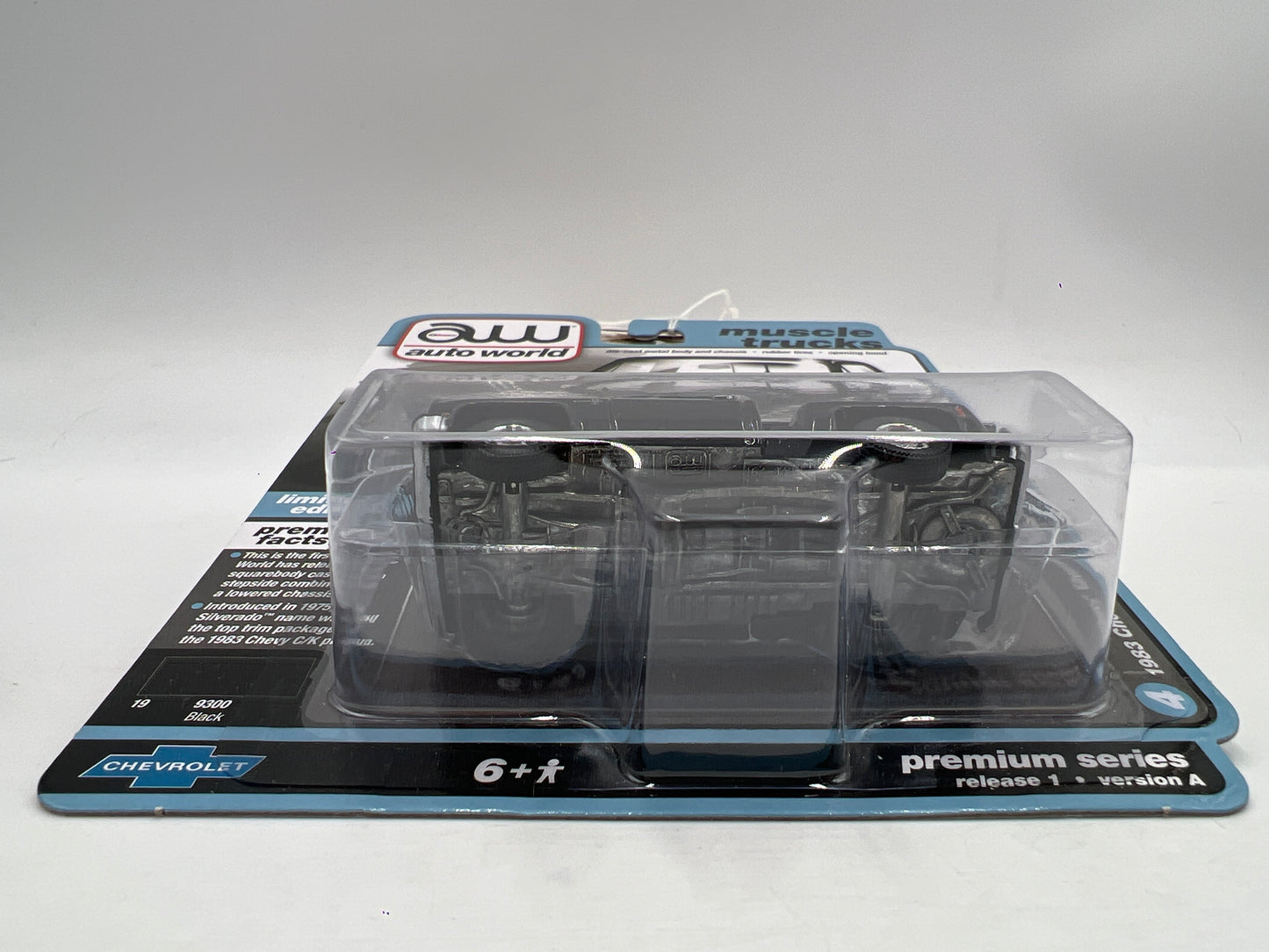 Auto World Muscle Trucks Release 1 Version A 1983 Chevy Silverado Stepside Black 185C