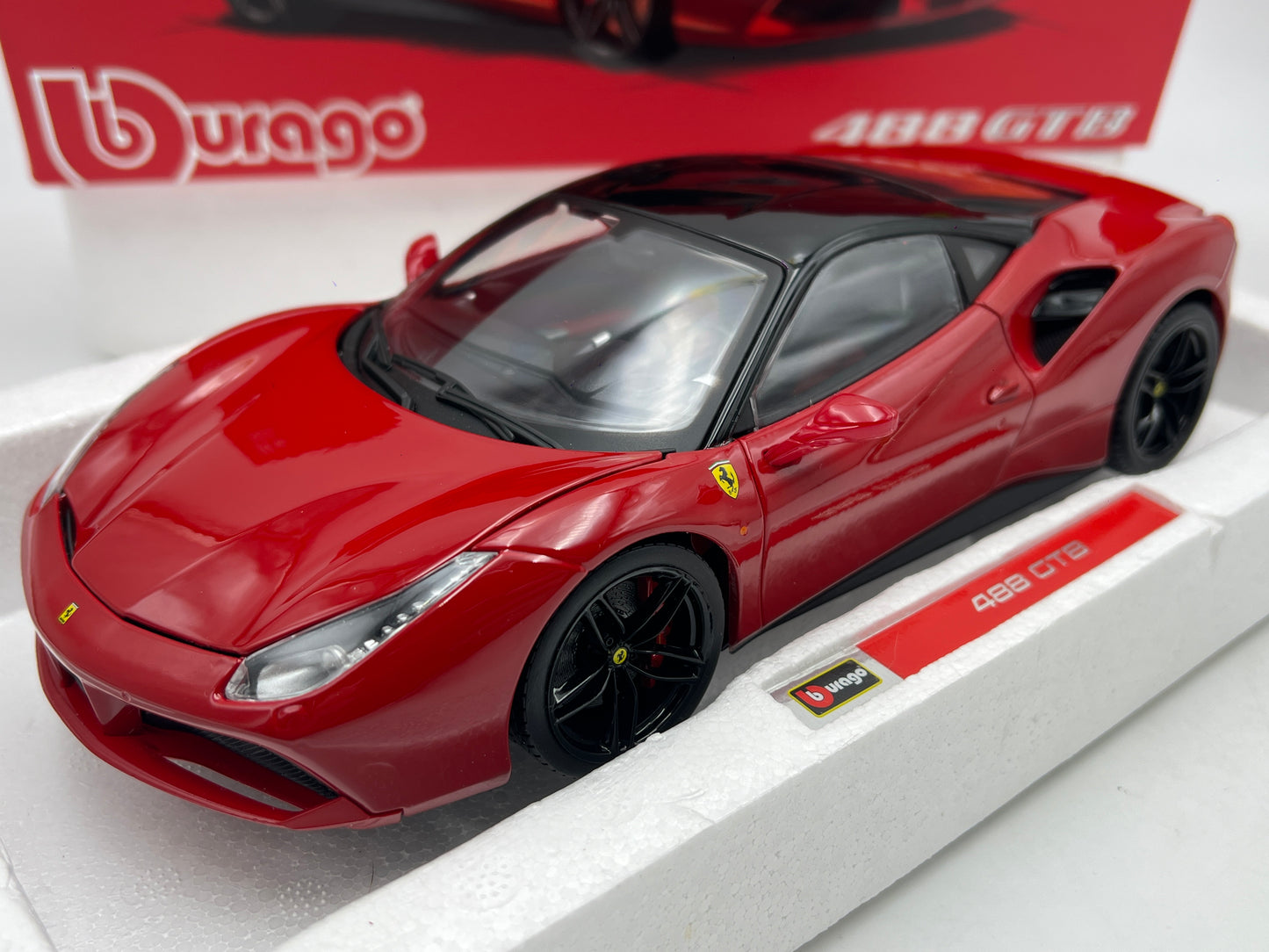 Bburago 1/18 Scale Signature Series Ferrari 488 GTB Red