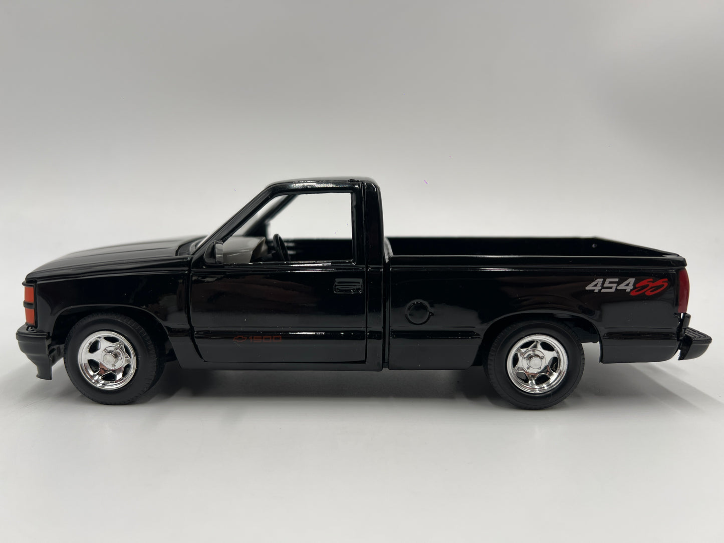 Motor Max American Classics 1/24 Scale 1992 Chevy 454 SS Pickup Black Loose