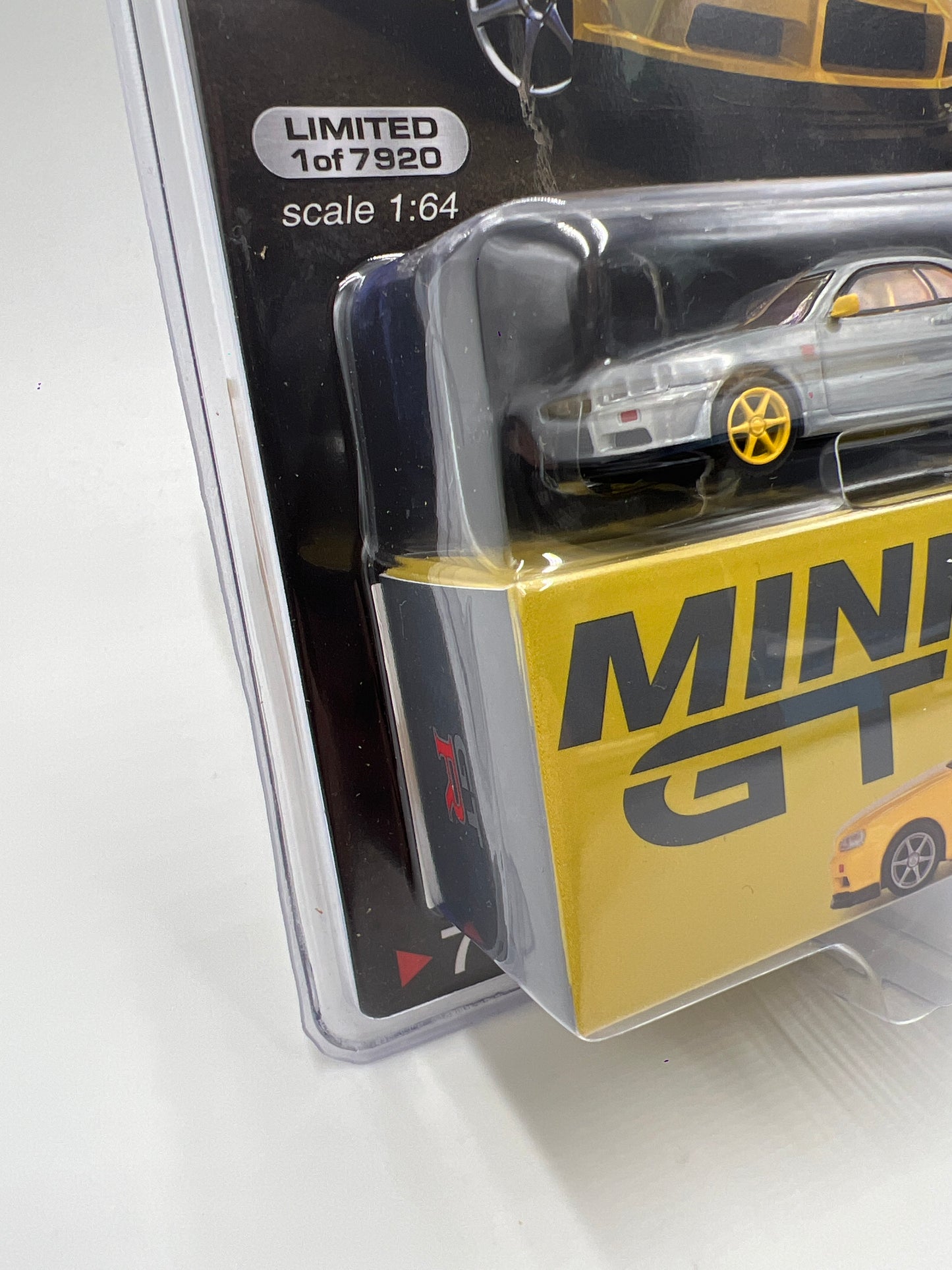 Mini GT Mijo Exclusives #762 CHASE Nissan Skyline GT-R R34 V-Spec Yellow