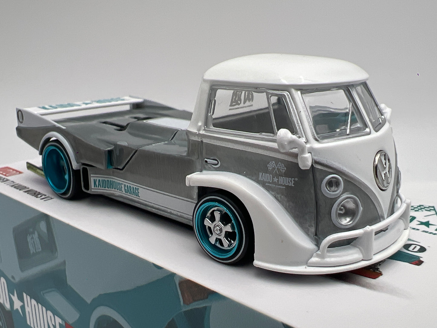 Mini GT Kaido House #220 CHASE Volkswagen T1 Kaido Works V1 Turquoise
