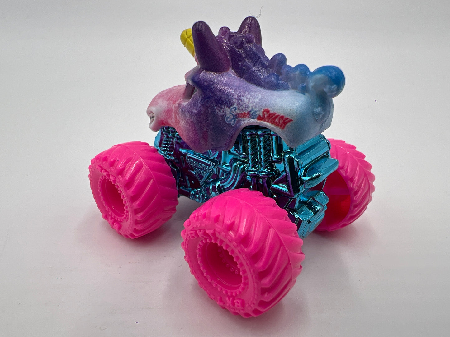 2025 Monster Jam Mini Series 18 #182 Sparkle Smash sealed