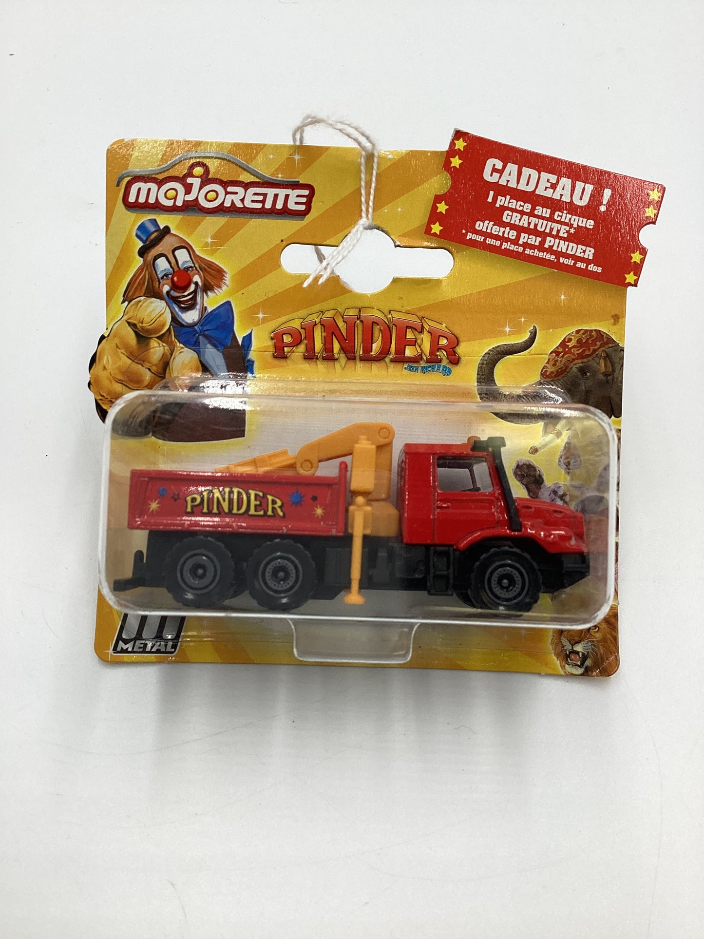 Majorette Pinder Mercedes Benz Zetros Red ZZ4