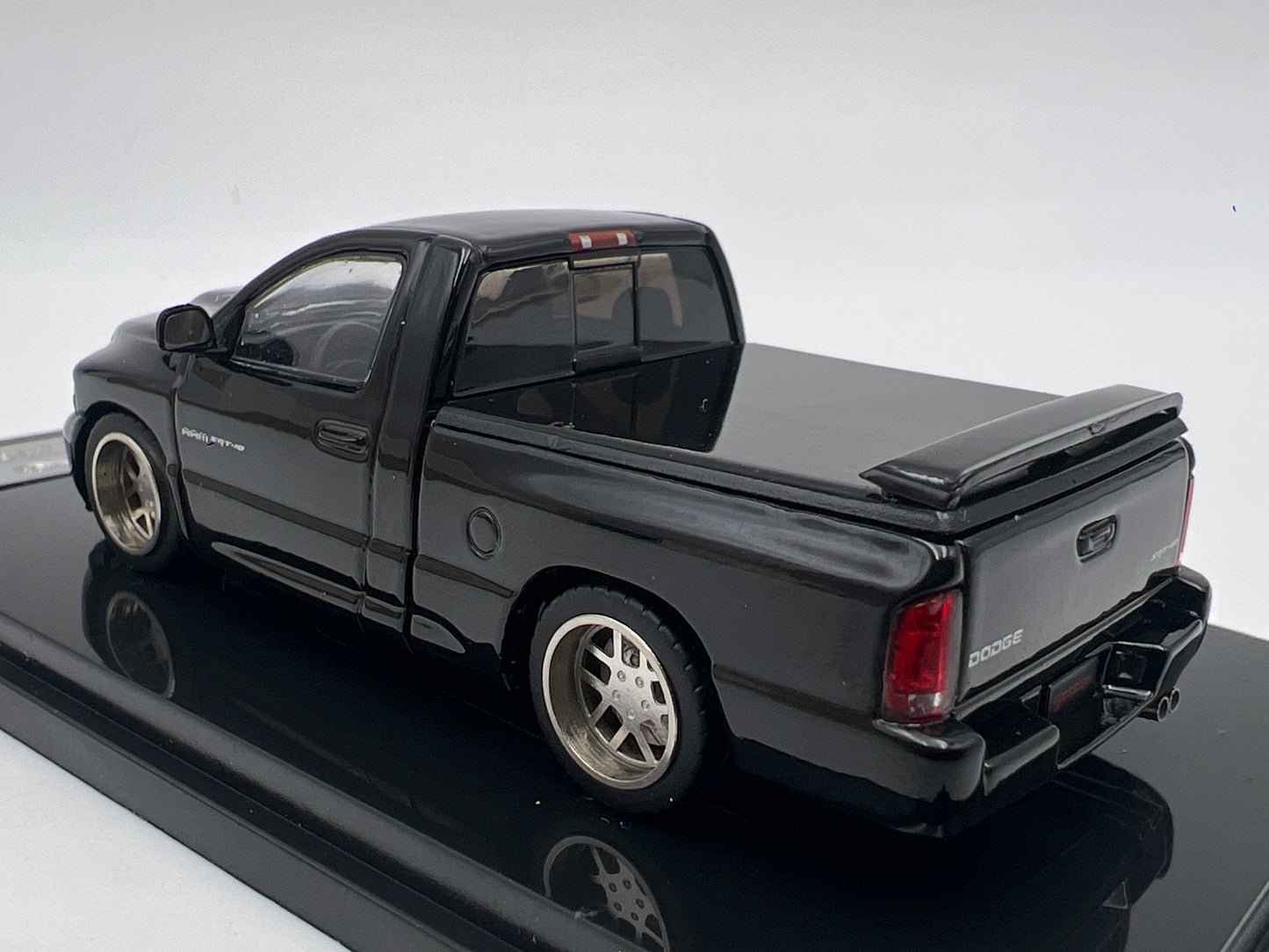 Shoom 64 Models 1:64 Dodge Ram SRT-10 Black W/Accessories