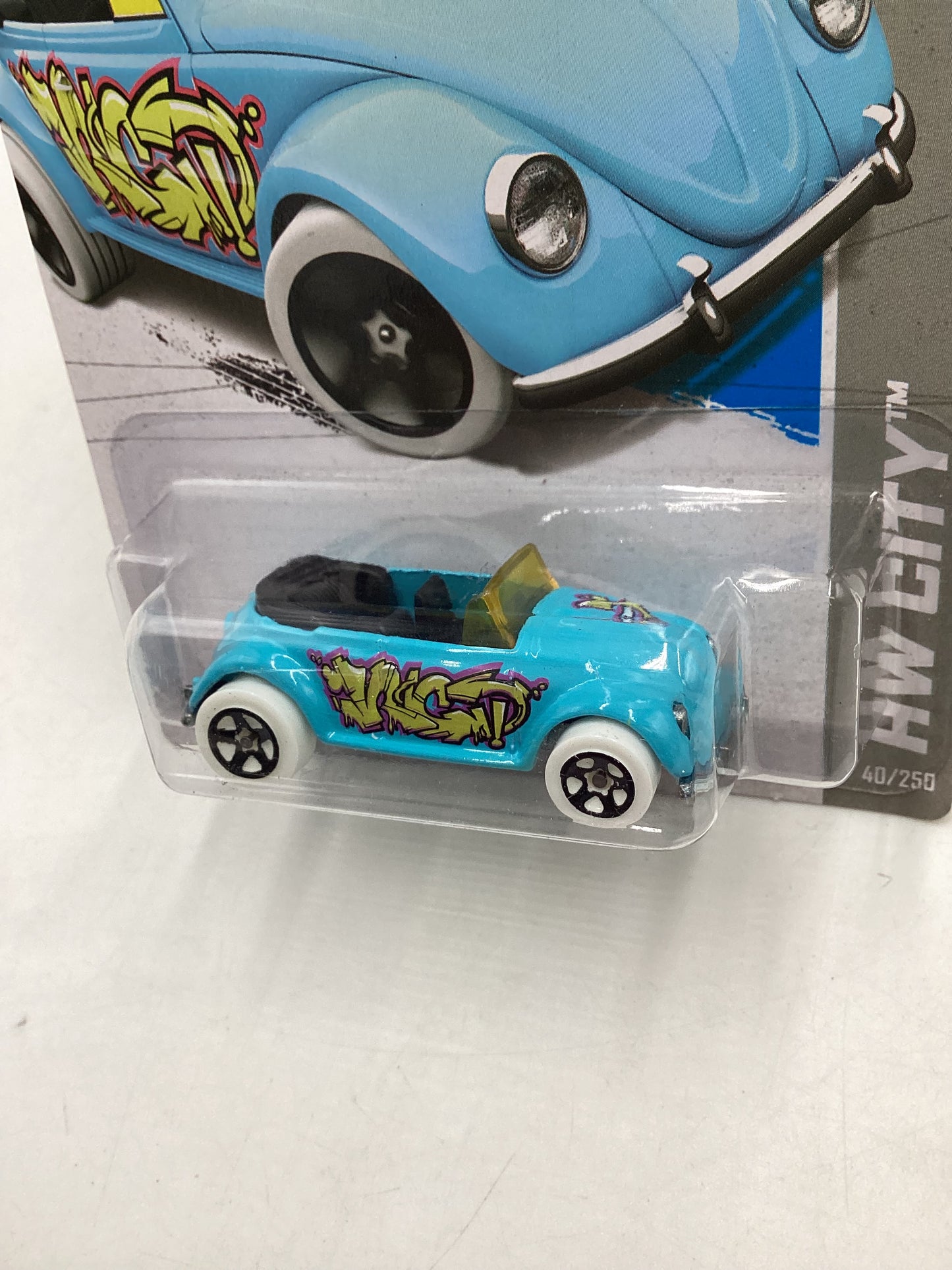 2013 Hot Wheels #40 Volkswagen Beetle Light Blue 95G