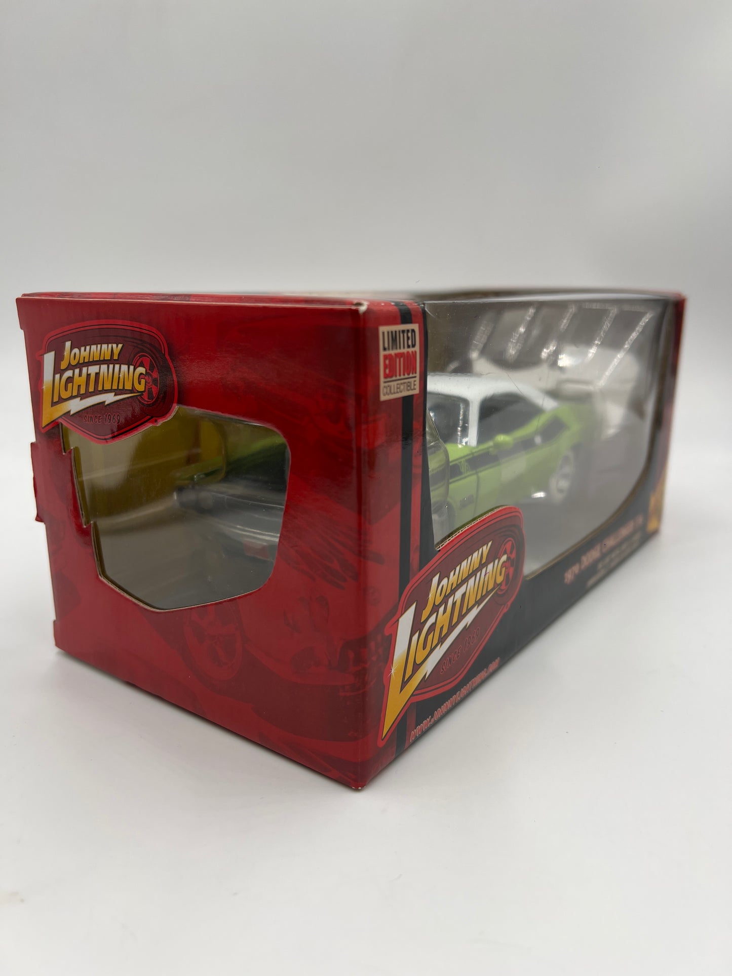 Johnny Lightning 1:24 Scale White Lightning Chase 1970 Dodge Challenger T/A Green VHTF