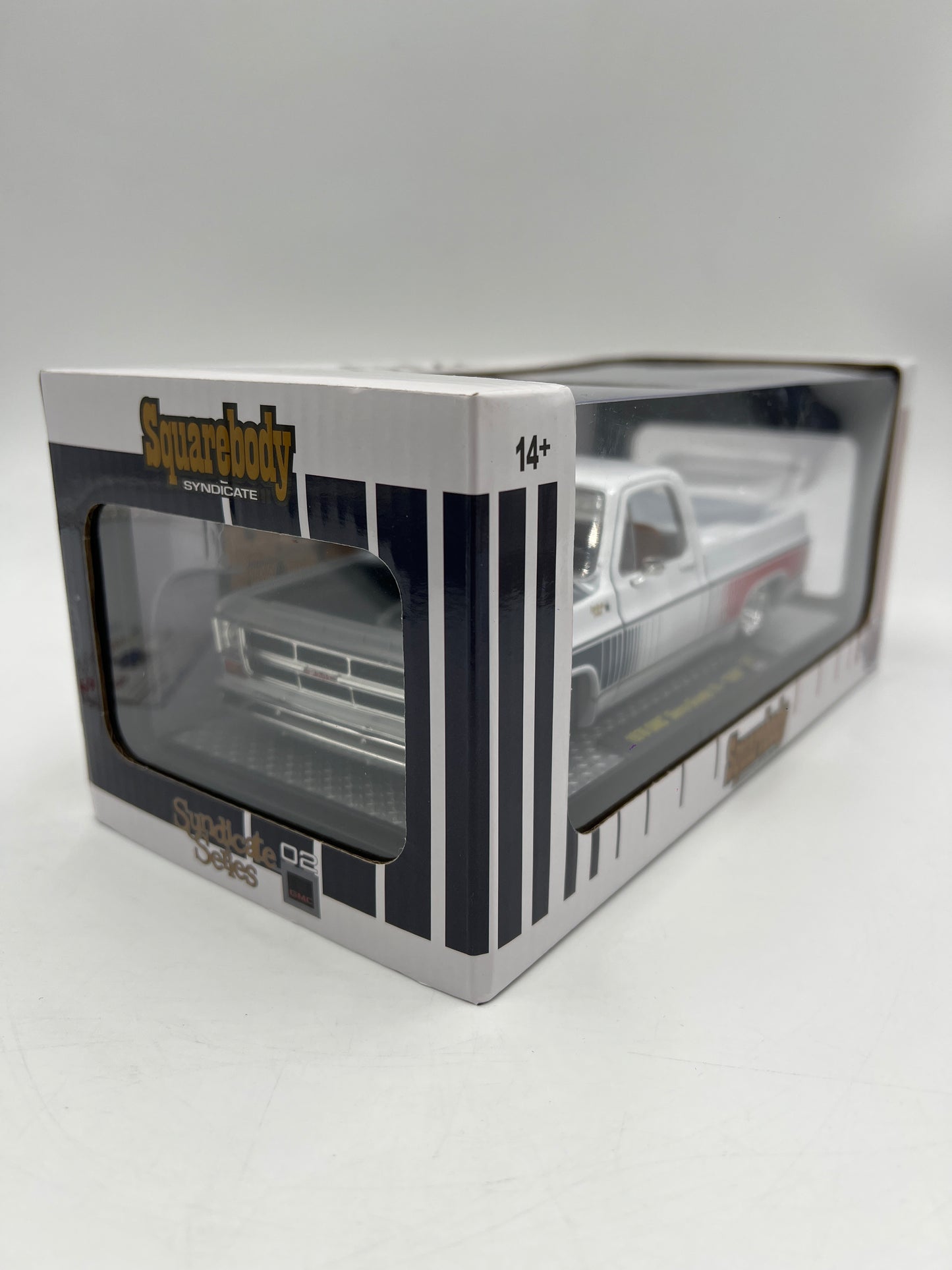 M2 Machines 1/24 Squarebody Syndicate 1976 GMC Sierra Grande 15 SS02 White S41