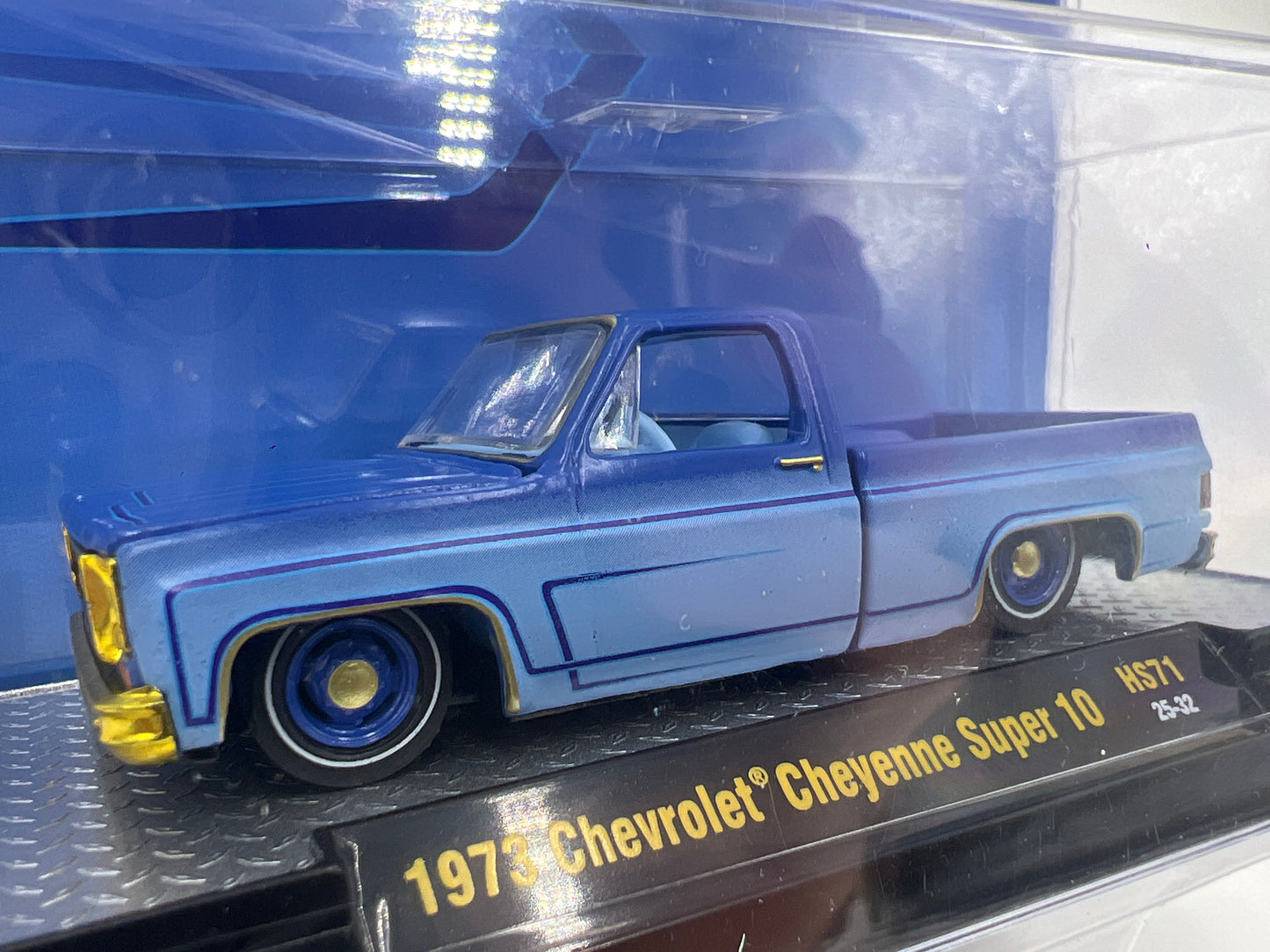 M2 Machines Hobby Exclusive CHASE Custom Restyling 1973 Chevrolet Cheyenne Super 10 HS71