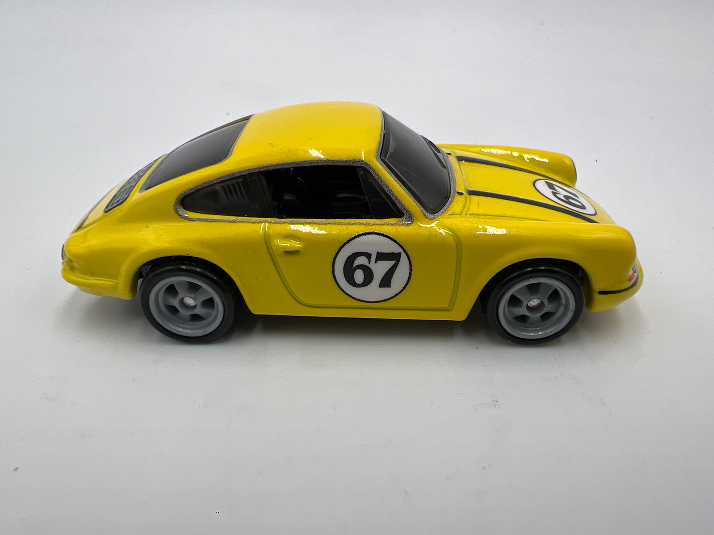 Hot Wheels Diorama Premium 67 Porsche 911 R Yellow Loose