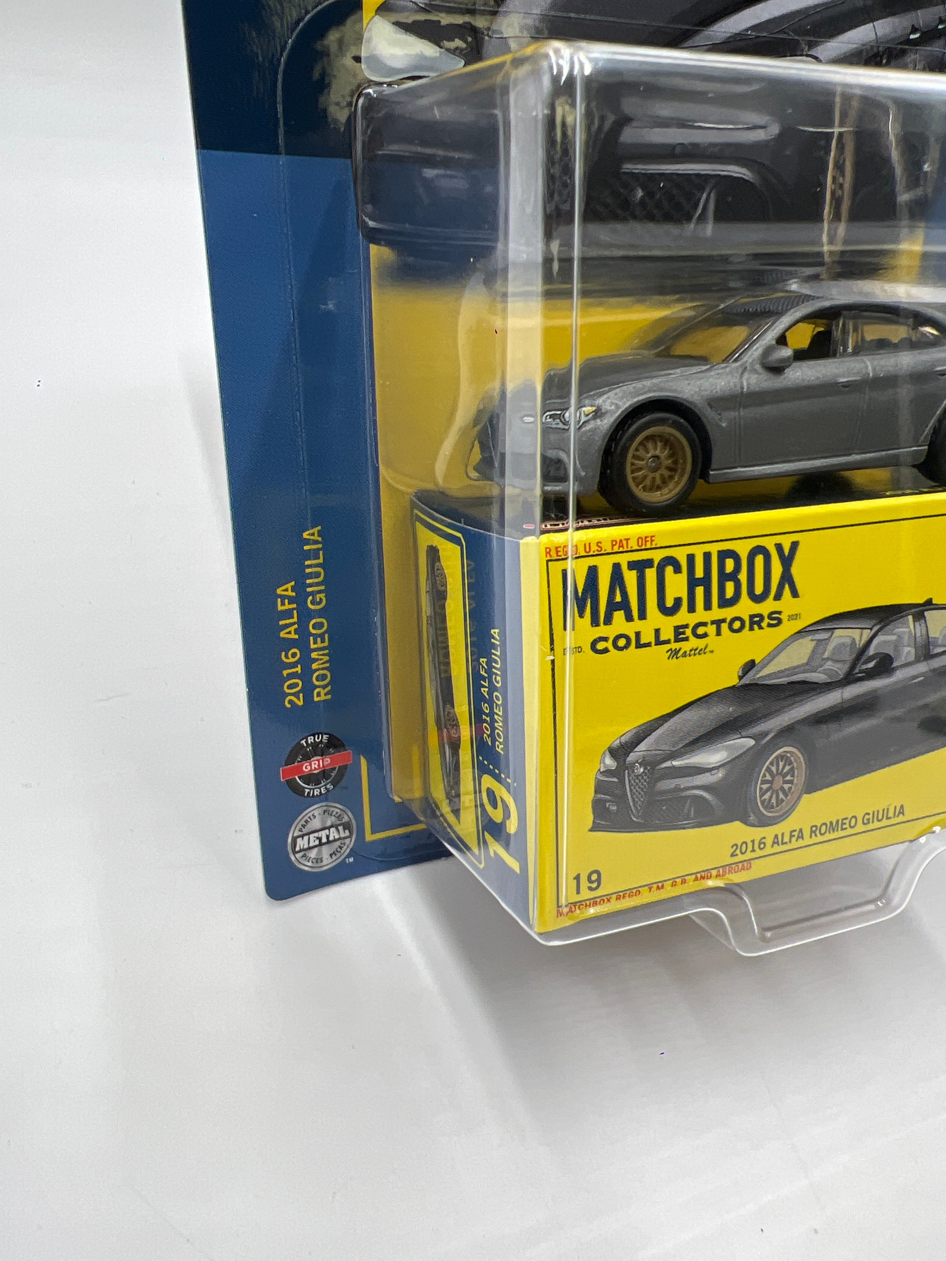 2021 Matchbox Collectors #19 2016 Alfa Romeo Giulia Gray 171E