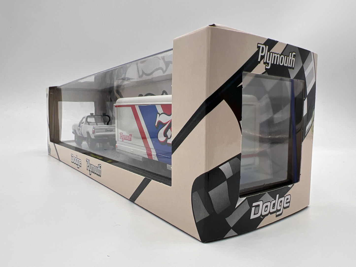 2025 M2 Machines Auto Haulers 1974 Dodge W200 Power Wagon & 1971 Plymouth Hemi Cuda White R85