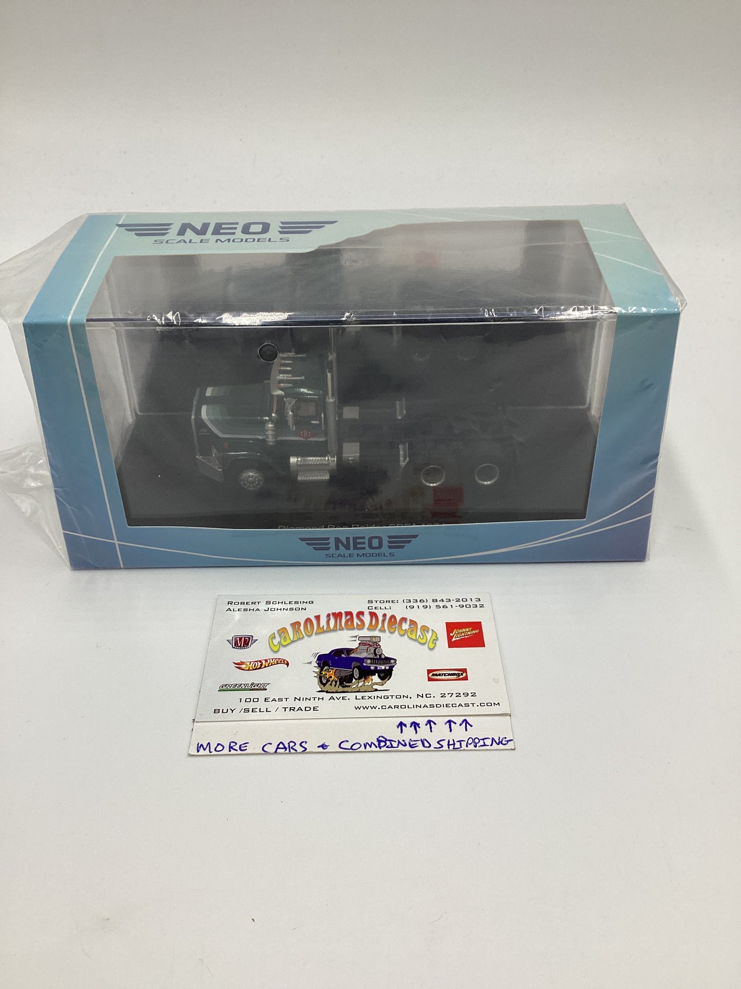 Neo Scale Models Diamond Reo Raiders SBFA 1974 Green *Small Crack On Case*