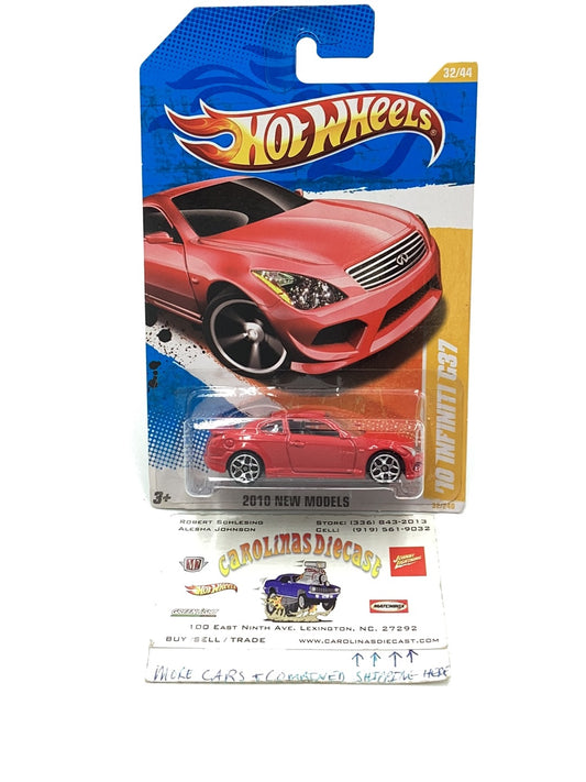 2010 Hot Wheels #32 10 Infiniti G37 red name spelled wrong on base with protector