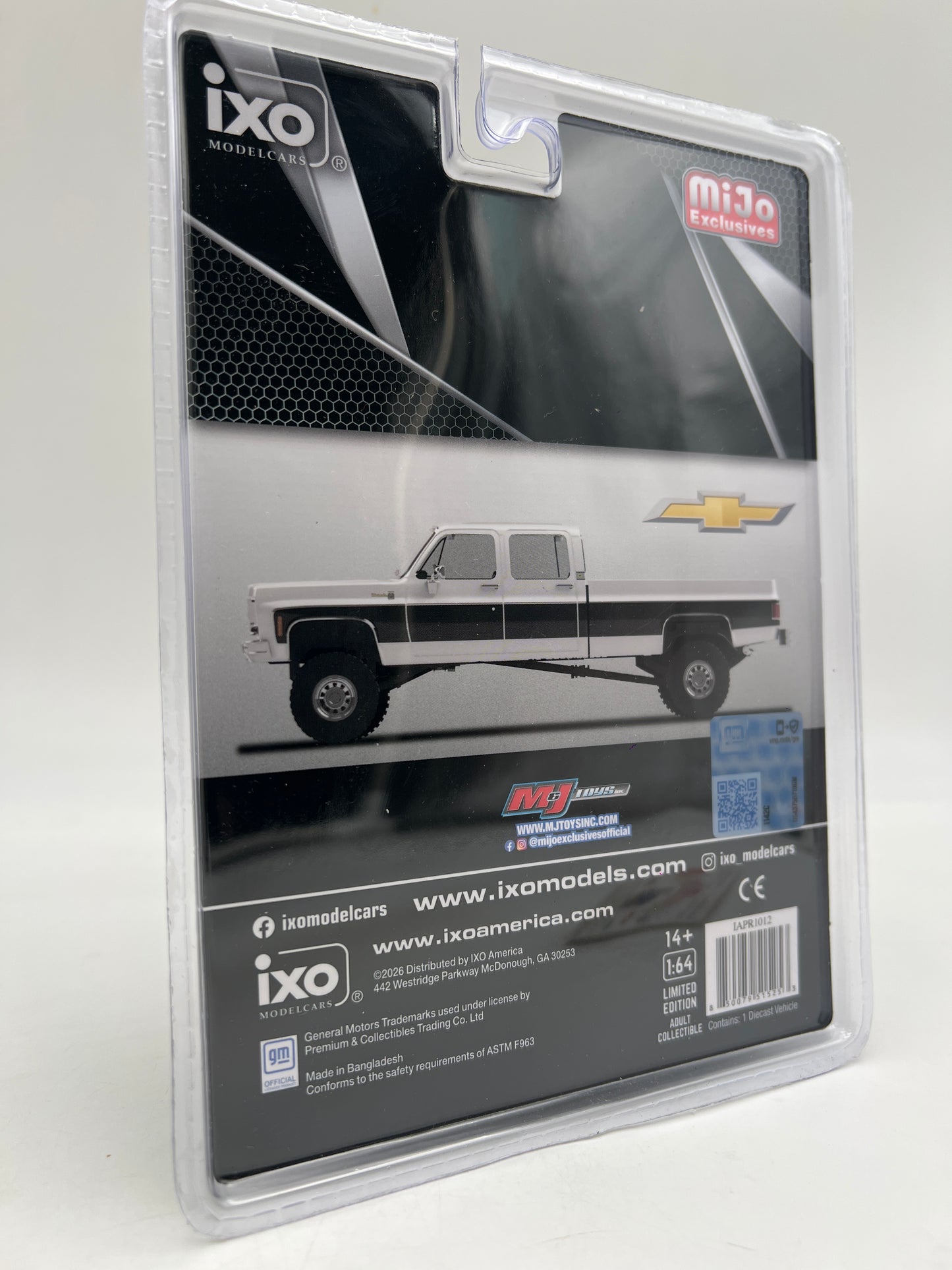 IXO Models MiJo Exclusives 1978 Chevrolet Silverado K30 Black/White