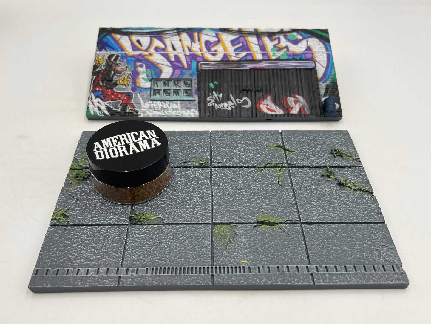 American Diorama 1:64 Mijo Exclusives LA Street Art Resin Diorama Graffiti Limited Edition W/Leaves (Car Not Included)