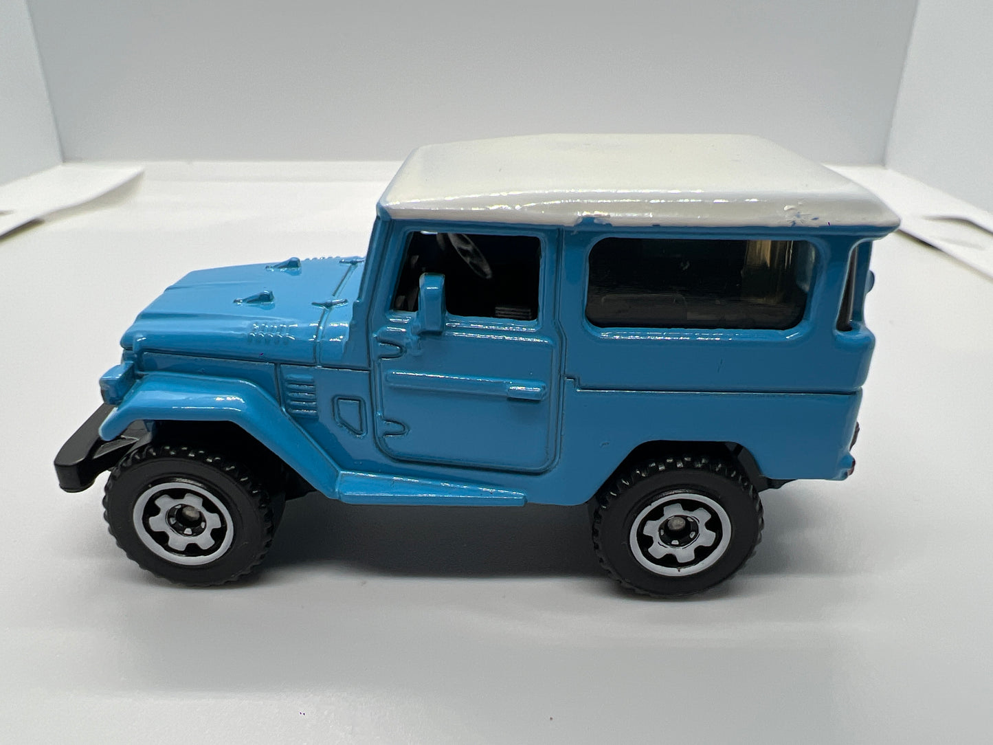 Matchbox 1/64 1968 Toyota Land Cruiser FJ40 Light Blue Loose