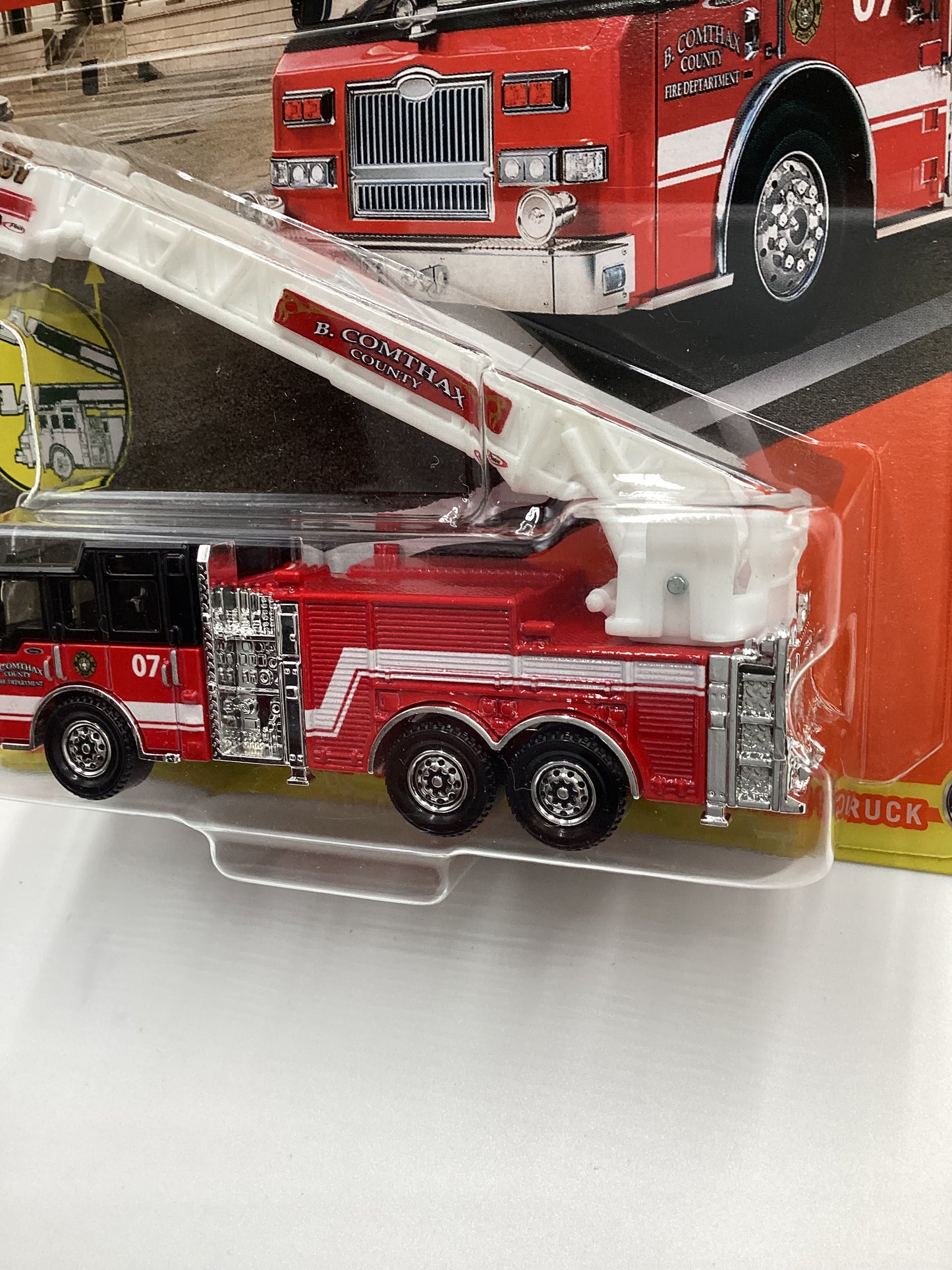 2021 Matchbox working rigs #4 B.Comthax County Pierce Velocity Aerial Platform Fire Truck 168F