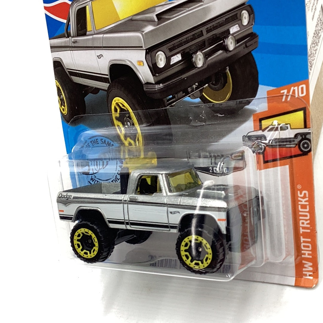 2020 Hot wheels Zamac #10 70 Dodge Power Wagon #152 147C