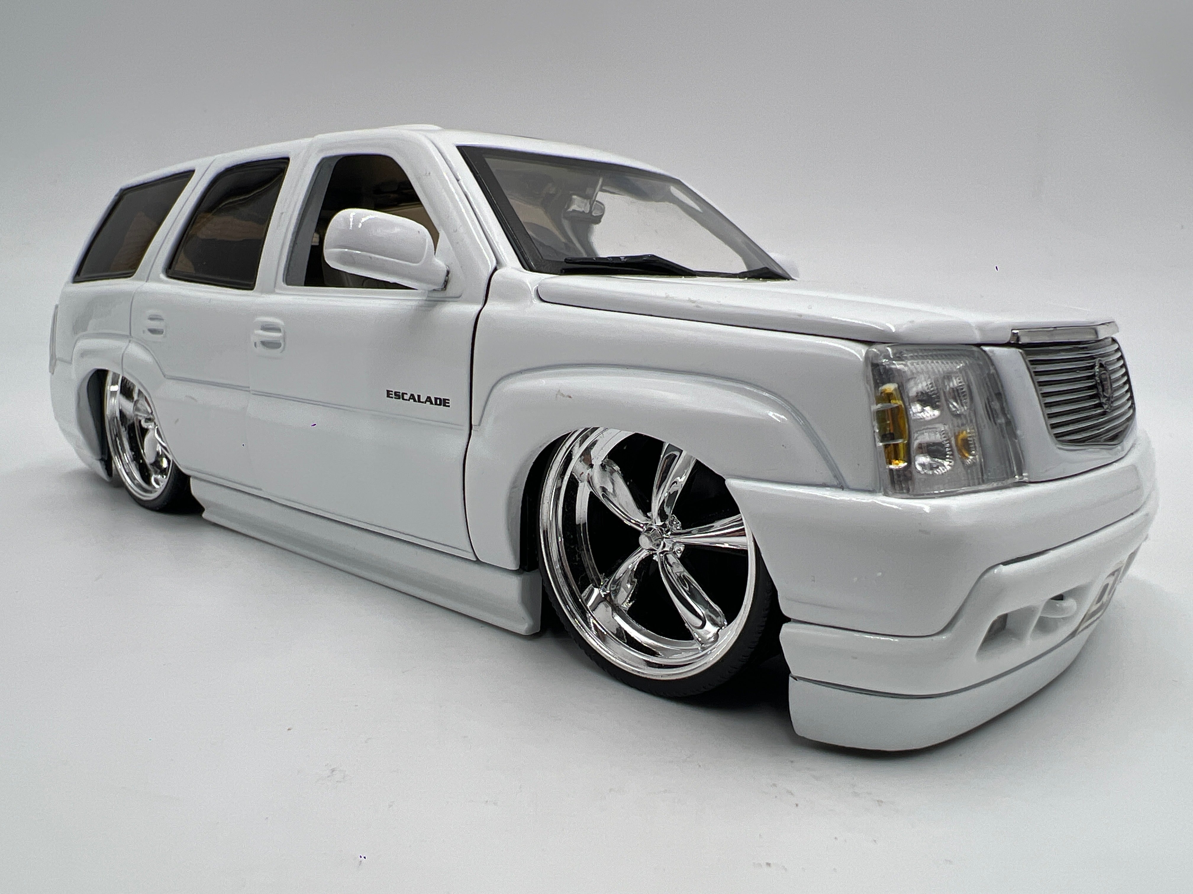 Jada 1/24 Scale Dub City 2002 Cadillac Escalade White Loose