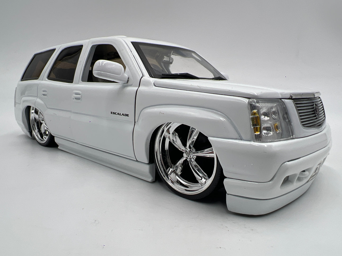 Jada 1/24 Scale Dub City 2002 Cadillac Escalade White Loose