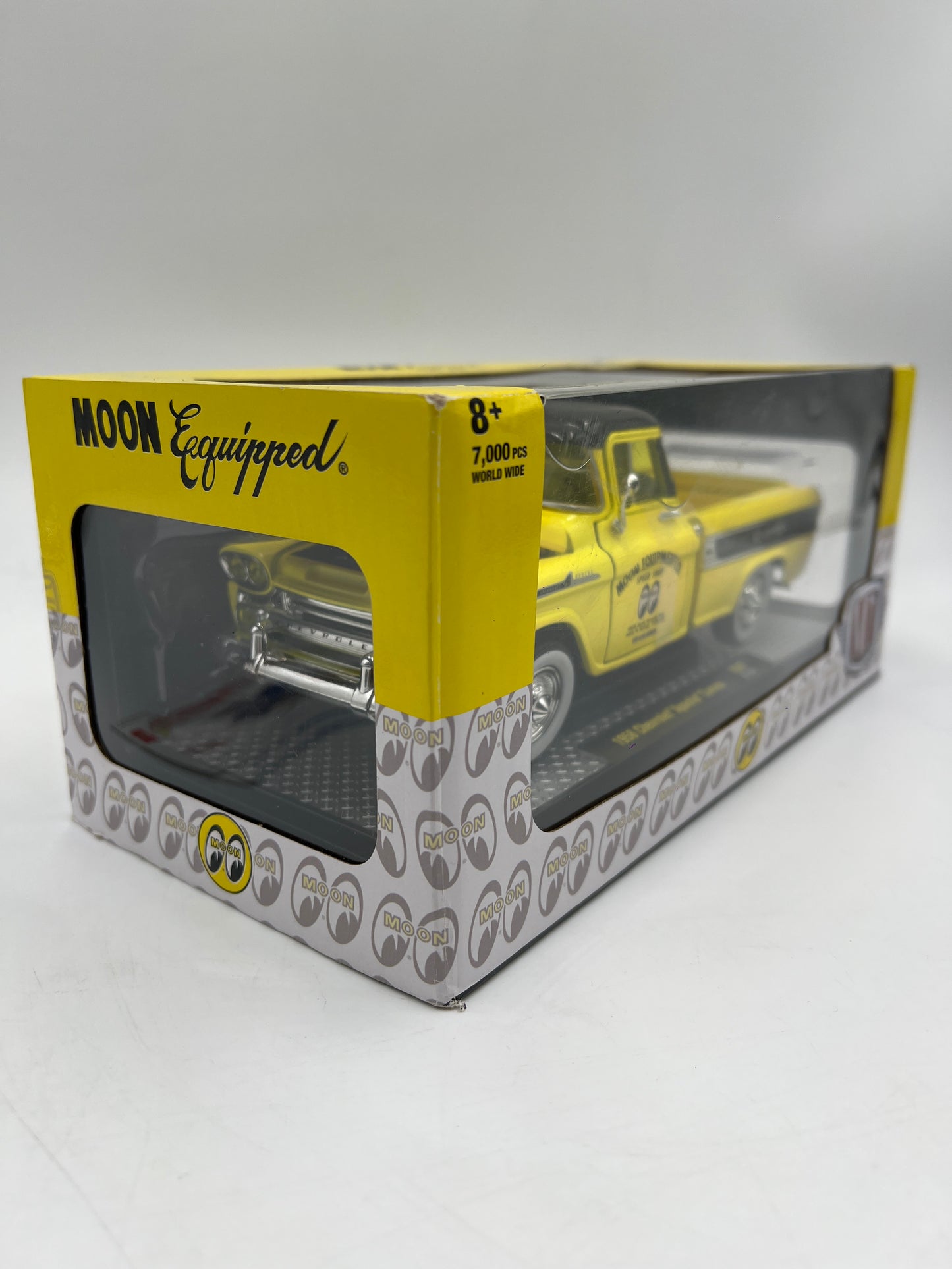 M2 Machines 1/24 Moon Equipped 1958 Chevrolet Apache Cameo Mooneyes Yellow R86