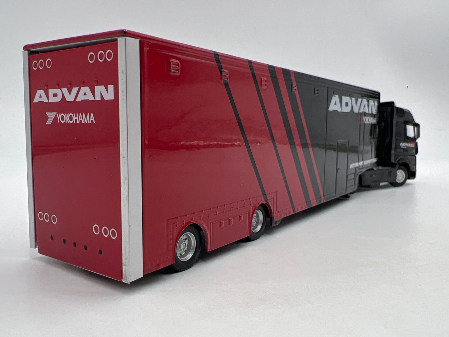 Mini GT #741 Mercedes-Benz Actros W/Racing Transporter Advan