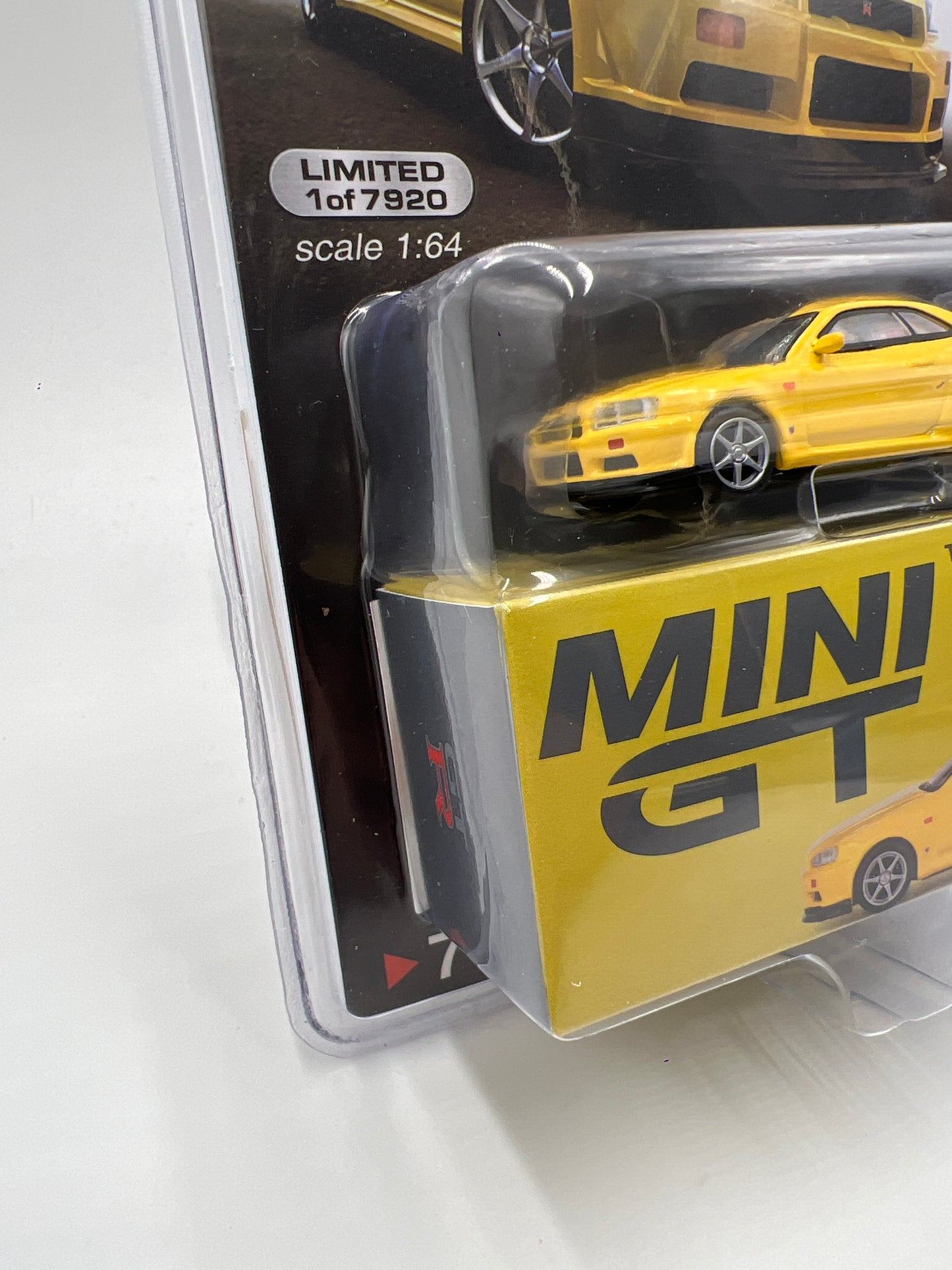 Mini GT Mijo Exclusives #762 Nissan Skyline GT-R R34 V-Spec Yellow