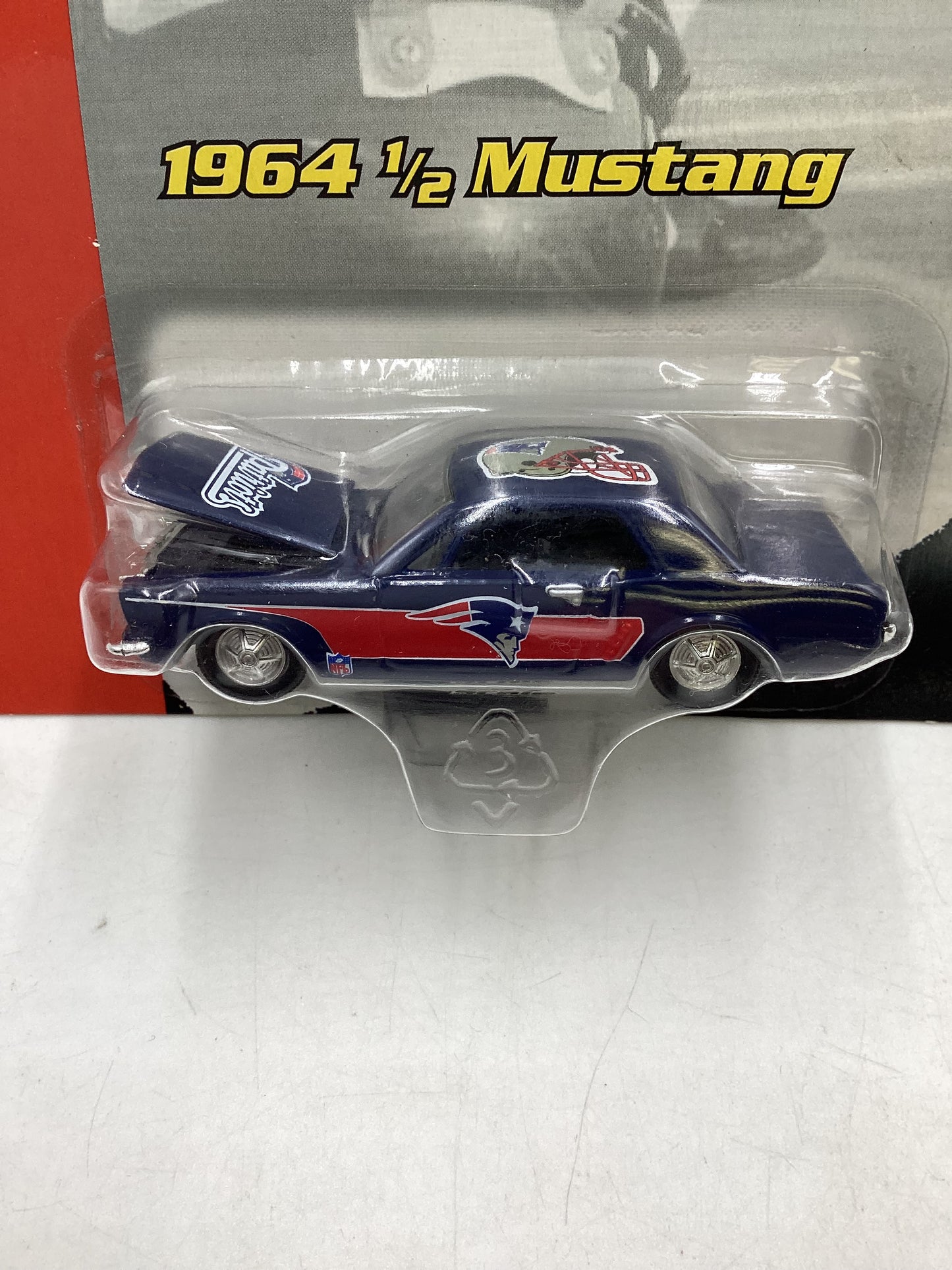 2005 Ertl Collectibles Classic Rides 64 1/2 Mustang NFL Patriots (SR)