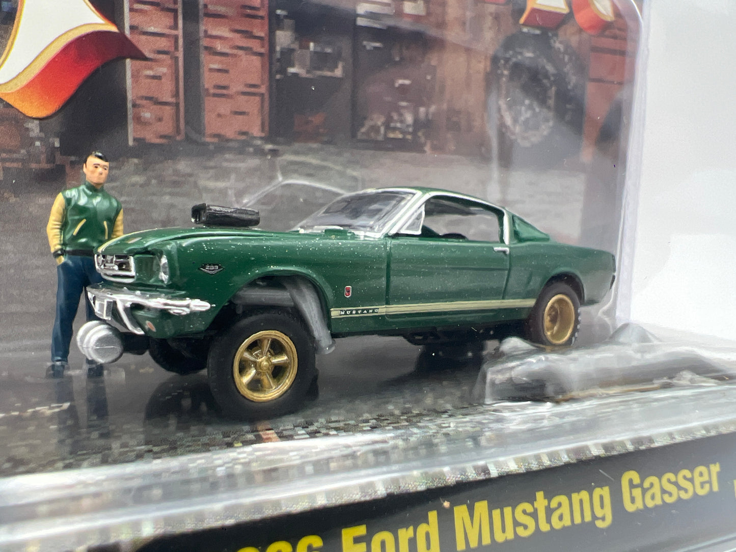 M2 Machines R19 Diorama 1966 Ford Mustang Gasser Green