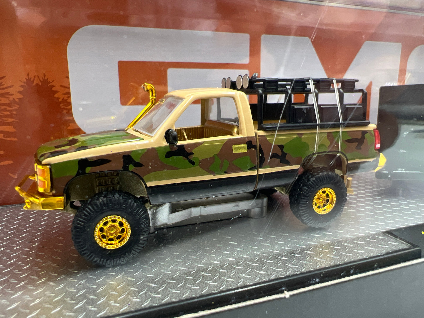 M2 Machines Auto Haulers CHASE 1998 GMC Sierra 1500 4x4 & 1973 GMC Jimmy Sierra 4x4 R75