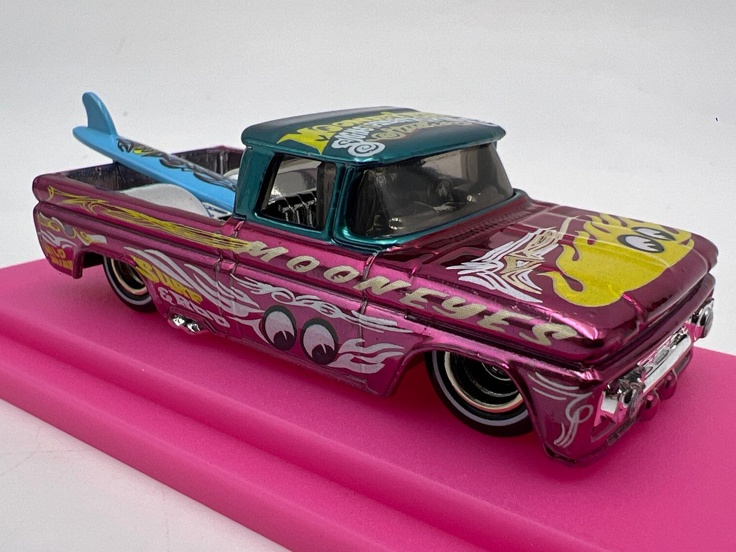 Hot Wheels Kustom Kulture Custom 62 Chevy Pickup Mooneyes Pink CUSTOM W/Case
