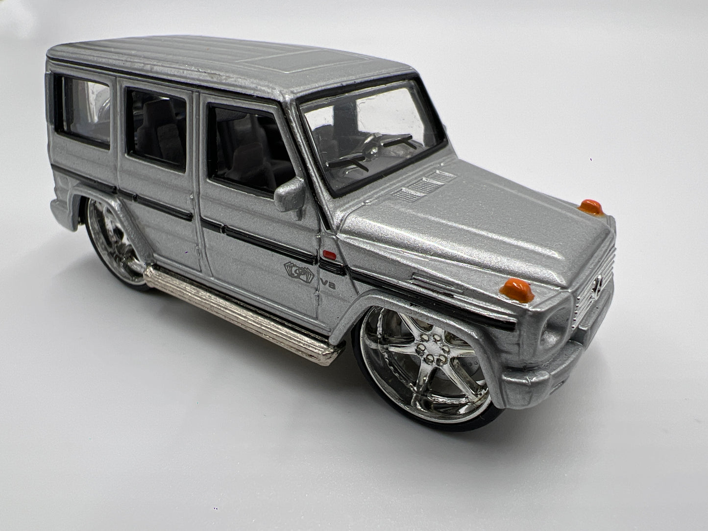 Maisto Playerz Luxury Diecast Collection Mercedes-Benz G-Class Silver Loose