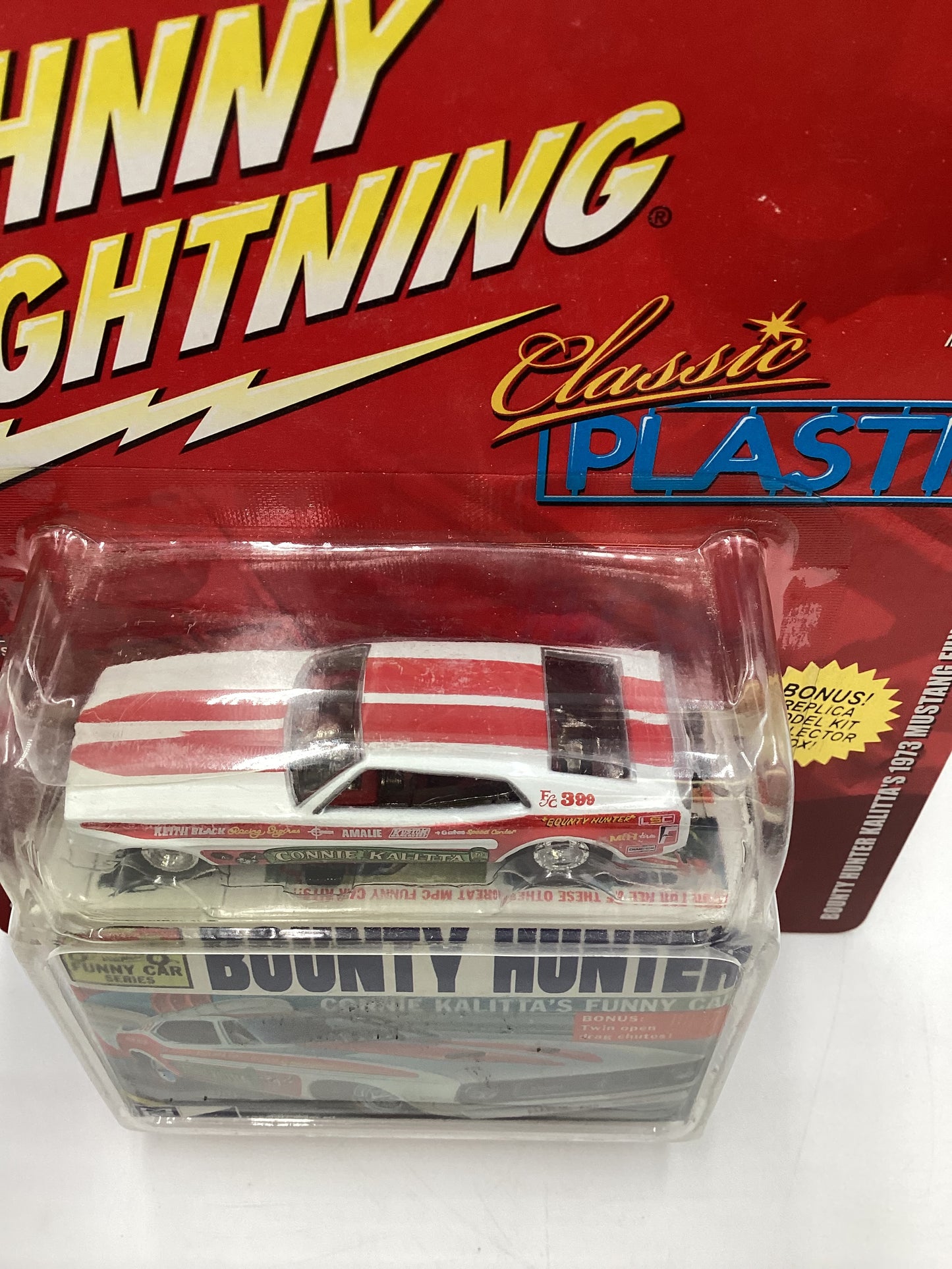 Johnny lightning Classic Plastic #9 Bounty Hunter Kalittas 73 Mustang Funny Car White 231D