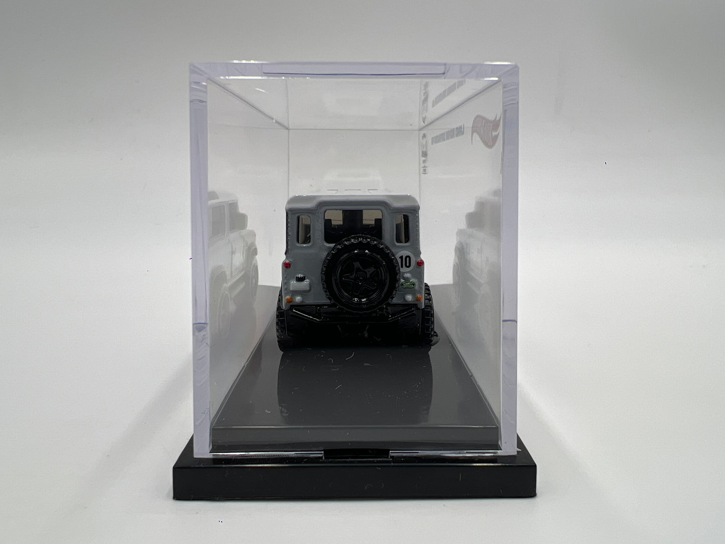 2021 Hot Wheels X Herschel W/Tool Kit Land Rover Defender 90 Gray/White VHTF