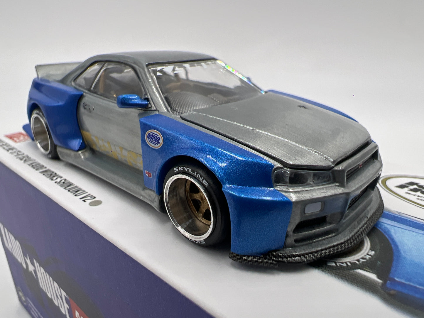 Mini GT Kaido House #158 CHASE Nissan Skyline GT-R R34 Kaido Works Shinjuku V2