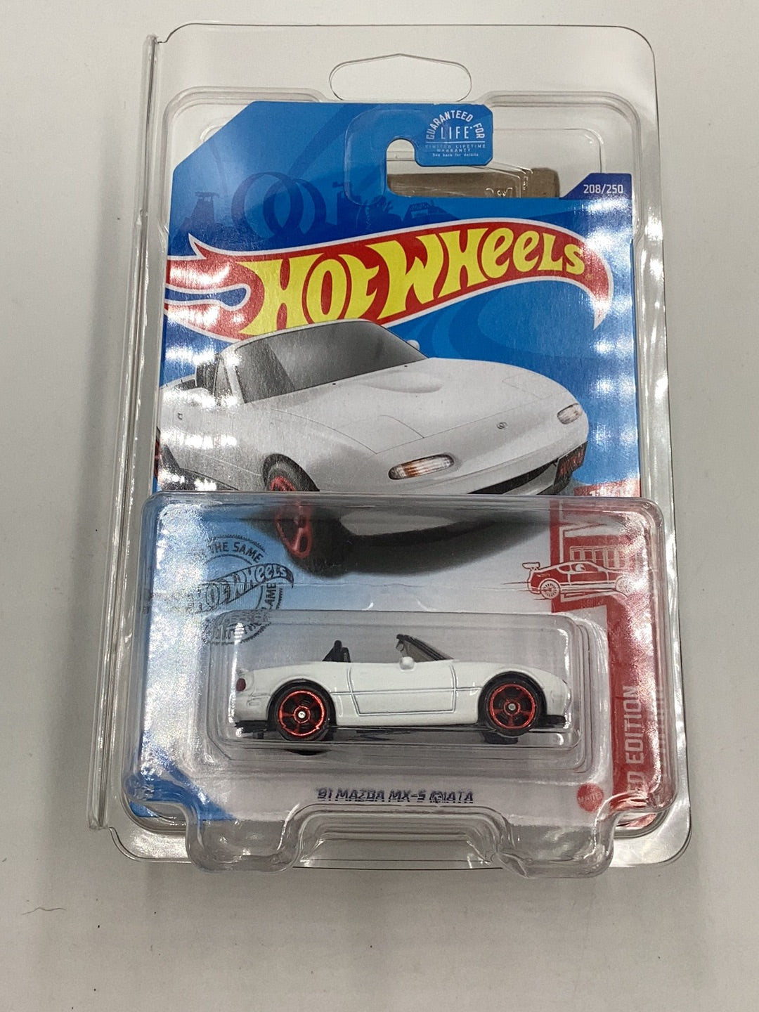 2020 hot wheels red edition #208 91 Mazda MX-5 Miata target red W/protector