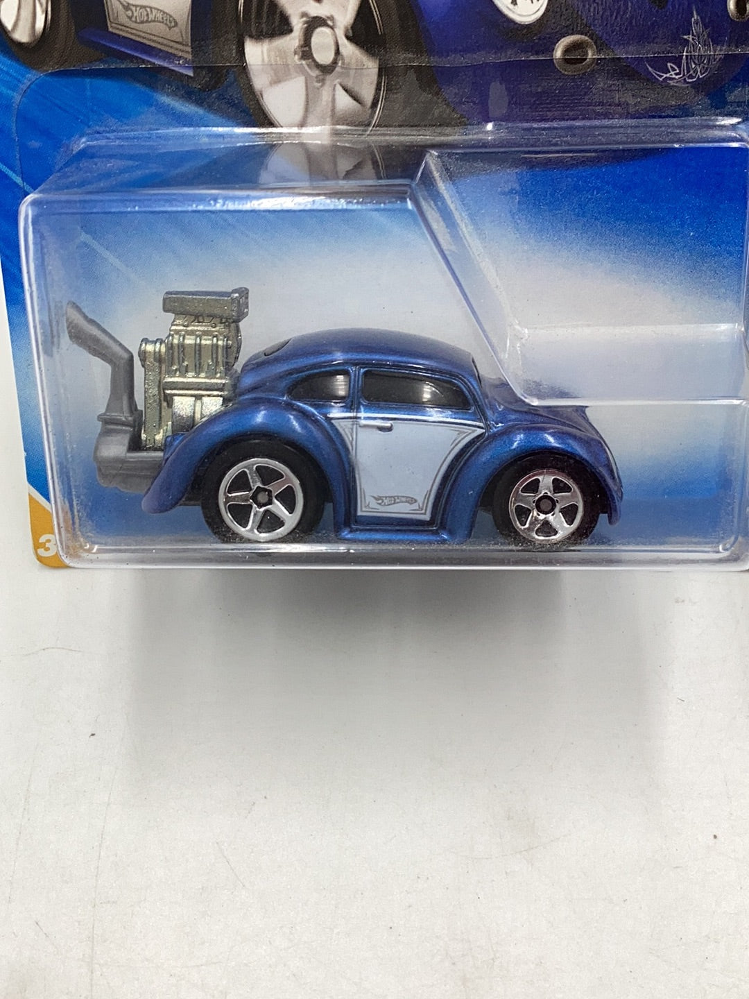 2010 Hot Wheels #4 Volkswagen beetle blue 92G