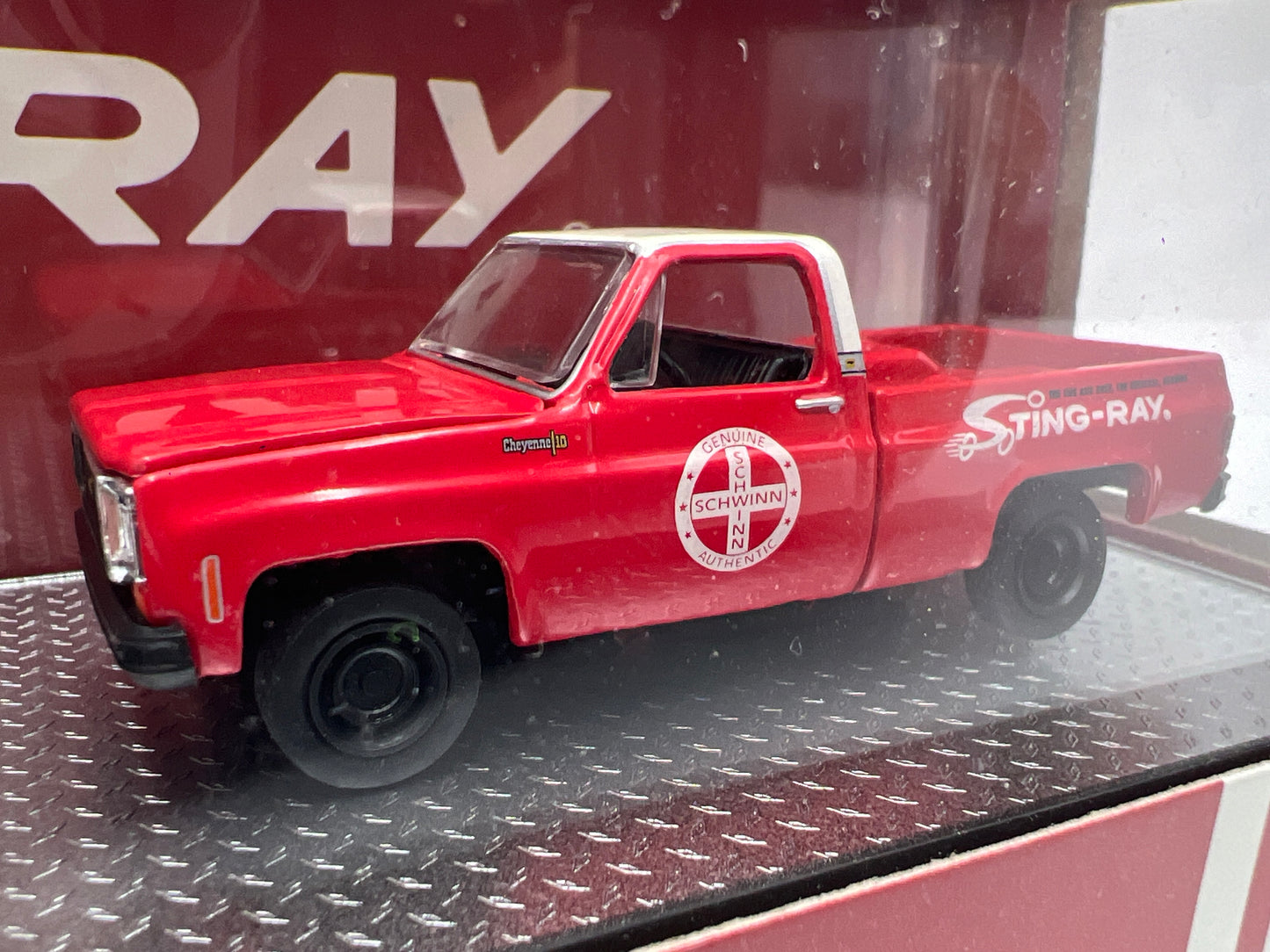 M2 Machines Haulers R68 Schwinn Sting Ray 1968 Chevrolet C60 Truck & 1973 Step Side