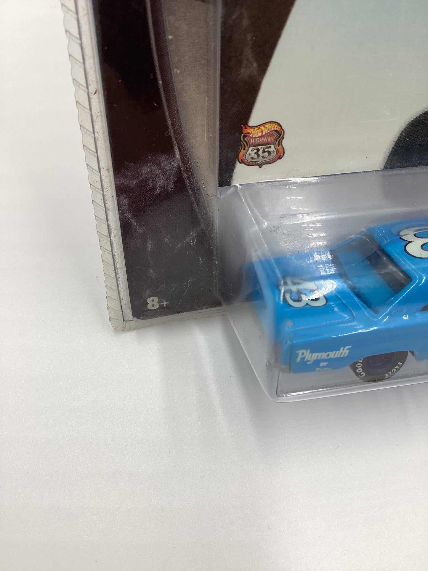 Hot Wheels Hall Of Fame Milestone Moments 67 Plymouth Richard Petty Crowned King Blue (SR)