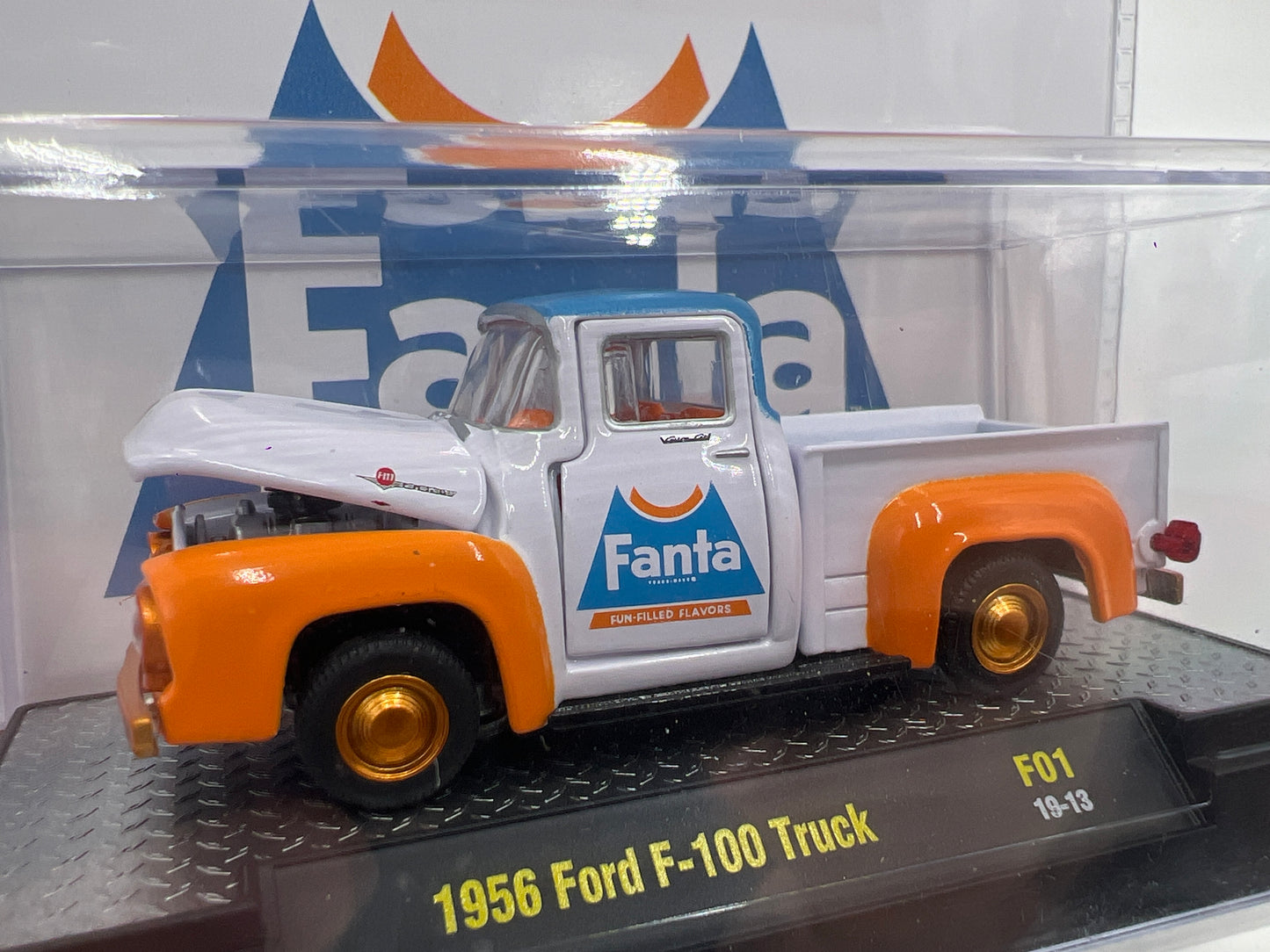 M2 Machines Fanta CHASE 1956 Ford F-100 Truck F01