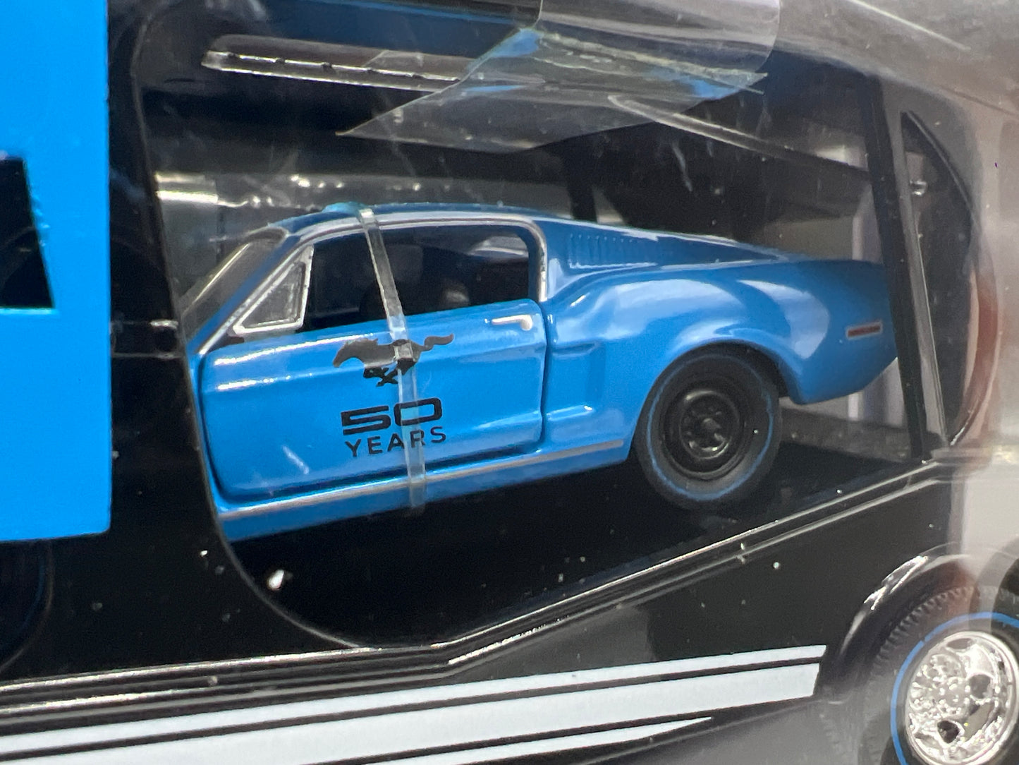 M2 Machines Auto Haulers Walmart Exclusive Mustang 50 Years 1956 Ford COE & 1968 Ford Mustang Cobra Jet 2+2 Fastback /1970 Boss 302 R S08
