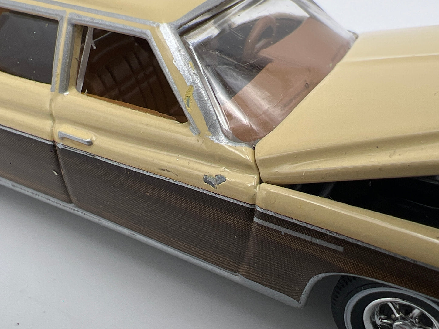 Auto World 1/64 Muscle Wagons 1974 Buick Estate Wagon Beige Loose