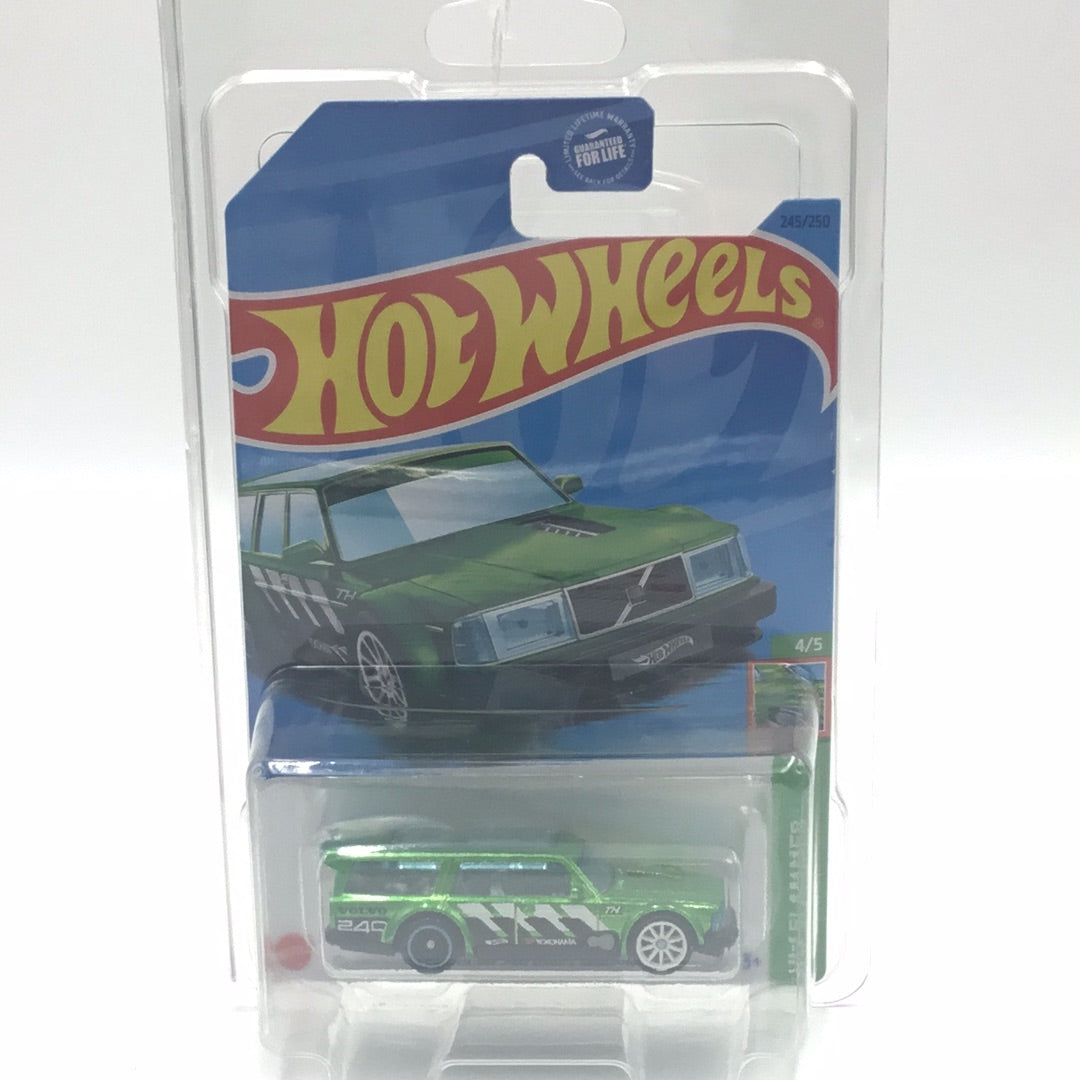 2023 hot wheels super treasure hunt Volvo 240 Drift Wagon W/ Protector –  carolinasdiecast