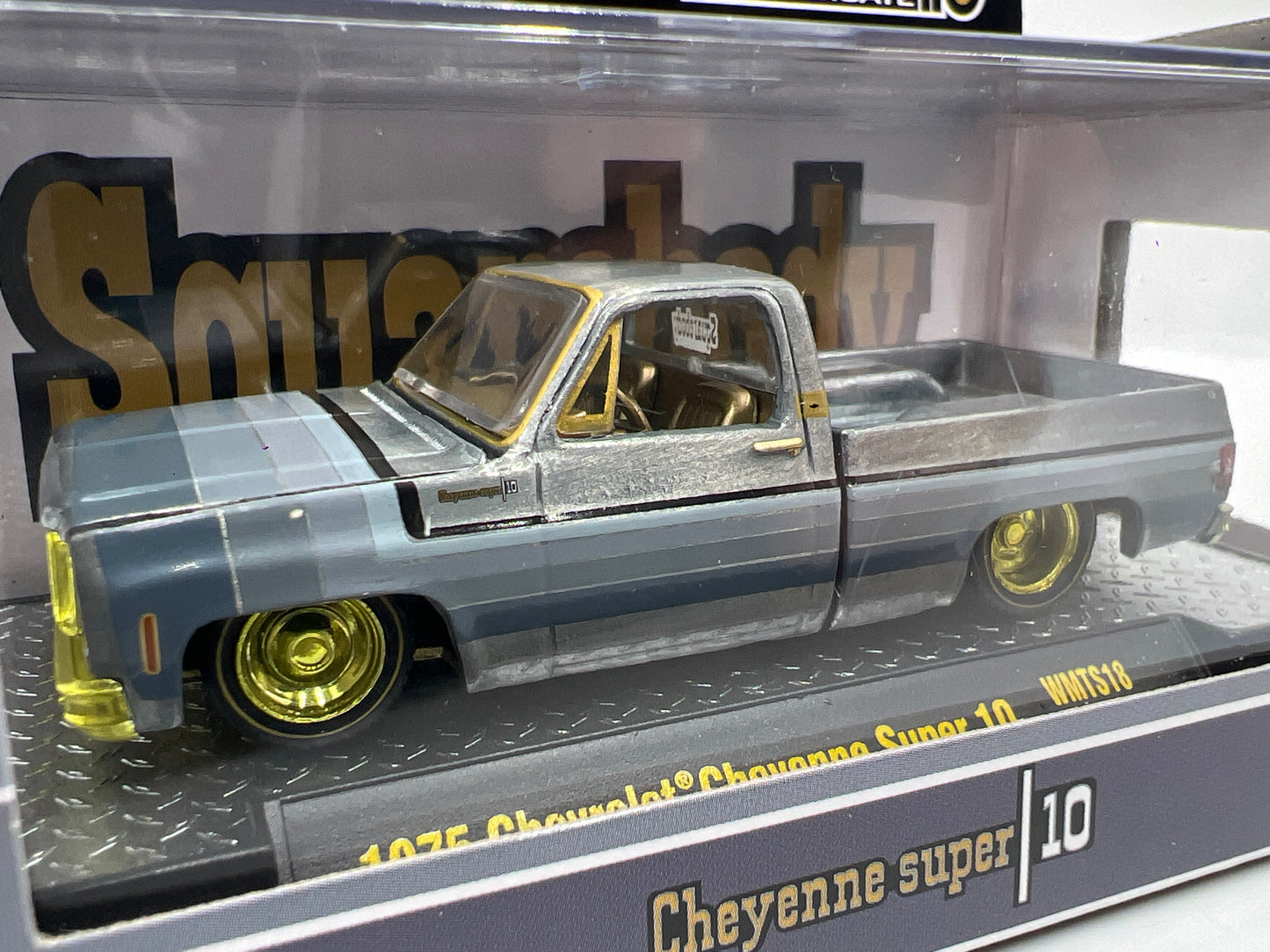 M2 Machines Walmart Squarebody Syndicate RAW CHASE 1/250 1975 Chevrolet Cheyenne Super 10 W/Protector WMTS18