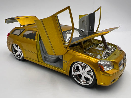 Revell 1/24 Scale Dodge Magnum R/T Gold Loose