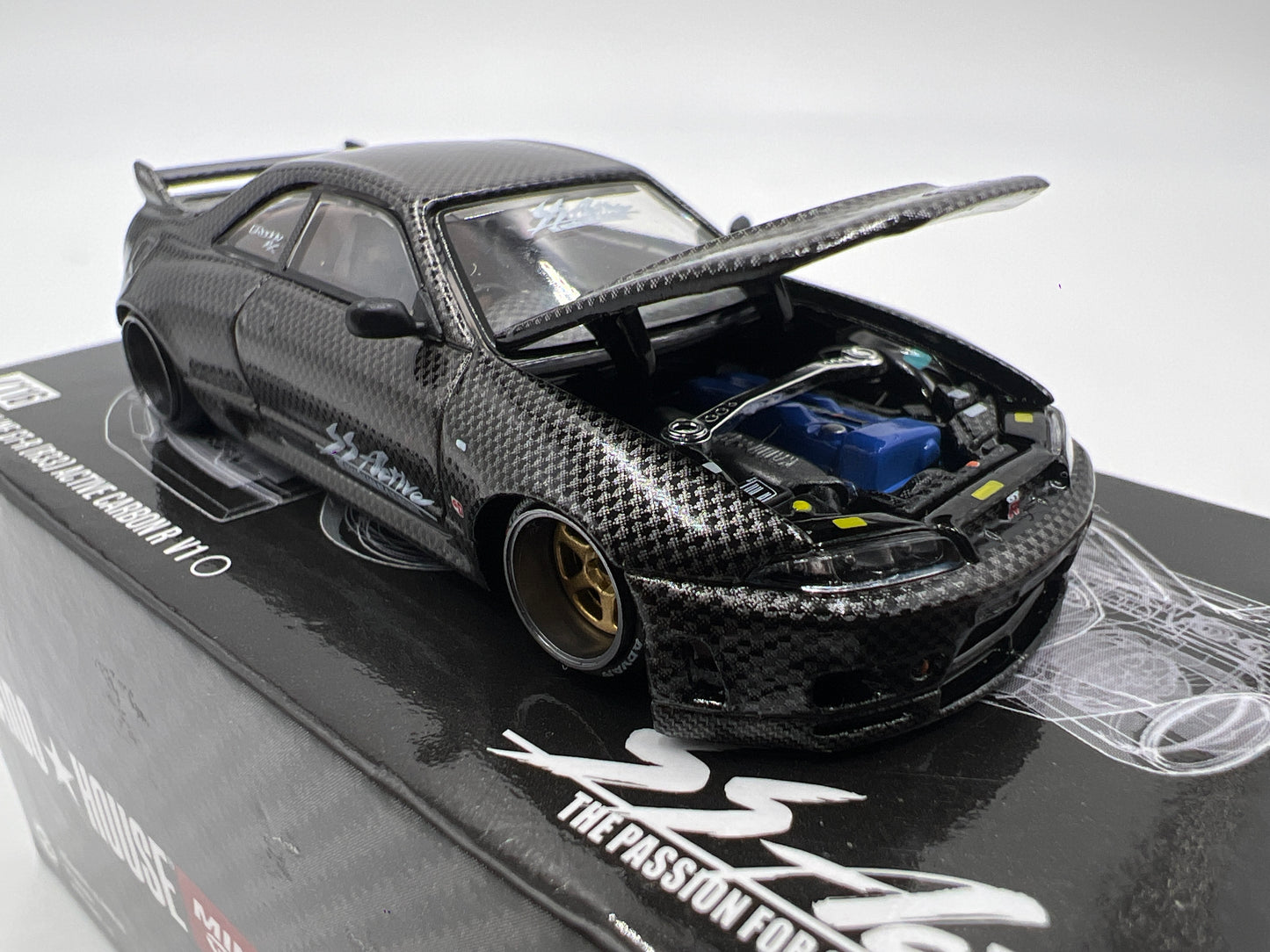 Mini GT Kaido House #116 Nissan Skyline GT-R R33 Active Carbon R V1