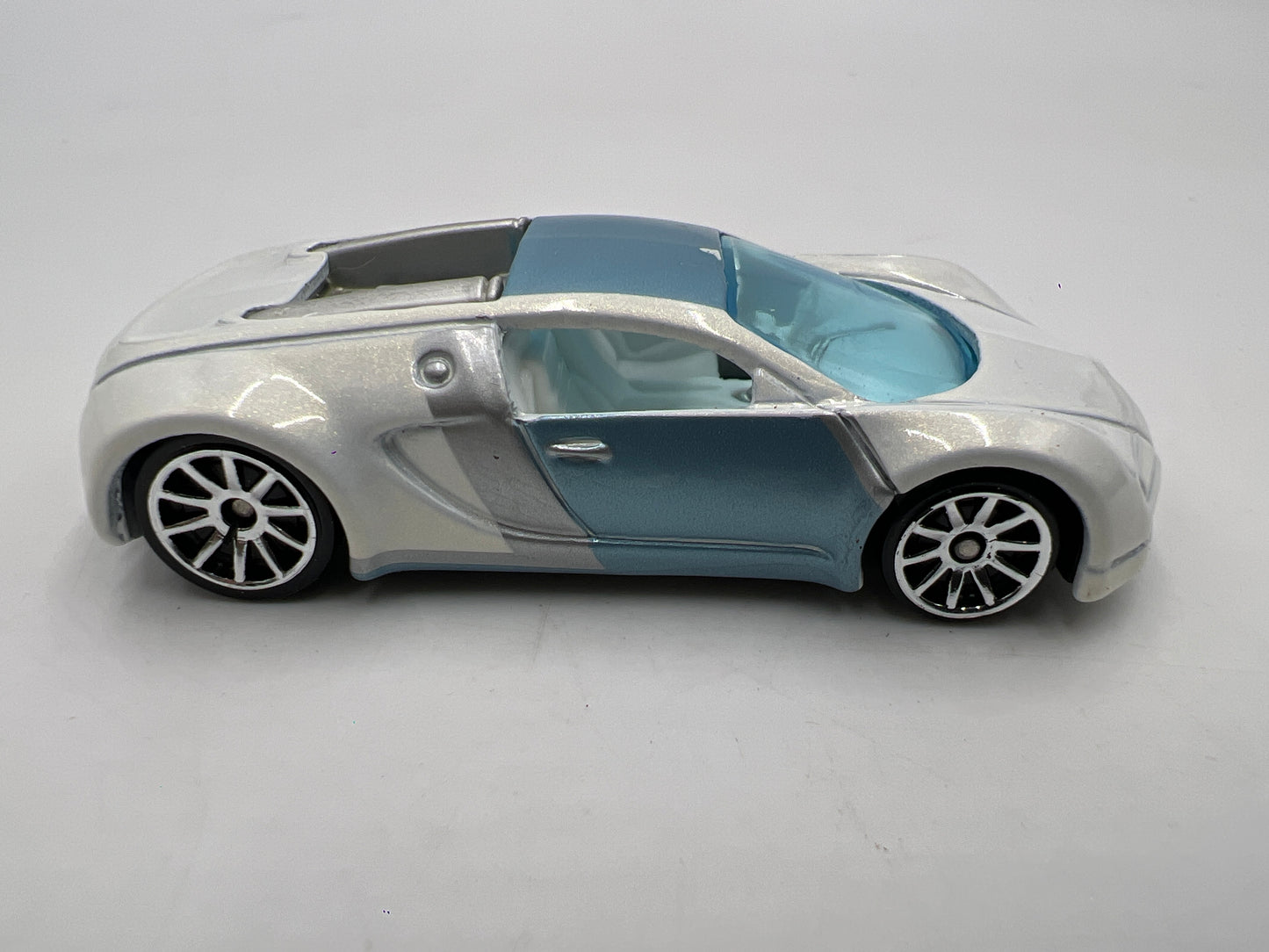 Hot Wheels 2007 Mystery Cars Bugatti Veyron White Loose